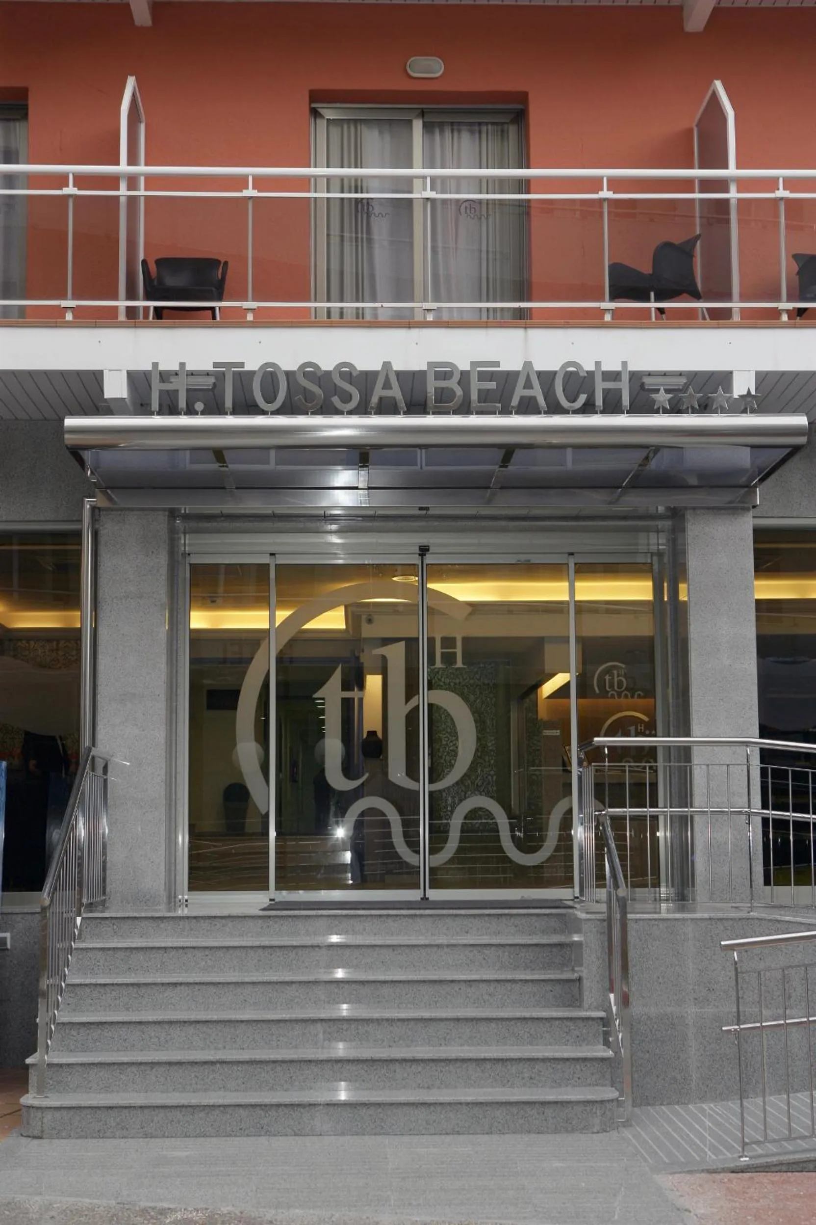 Facade/entrance in Tossa Beach Center