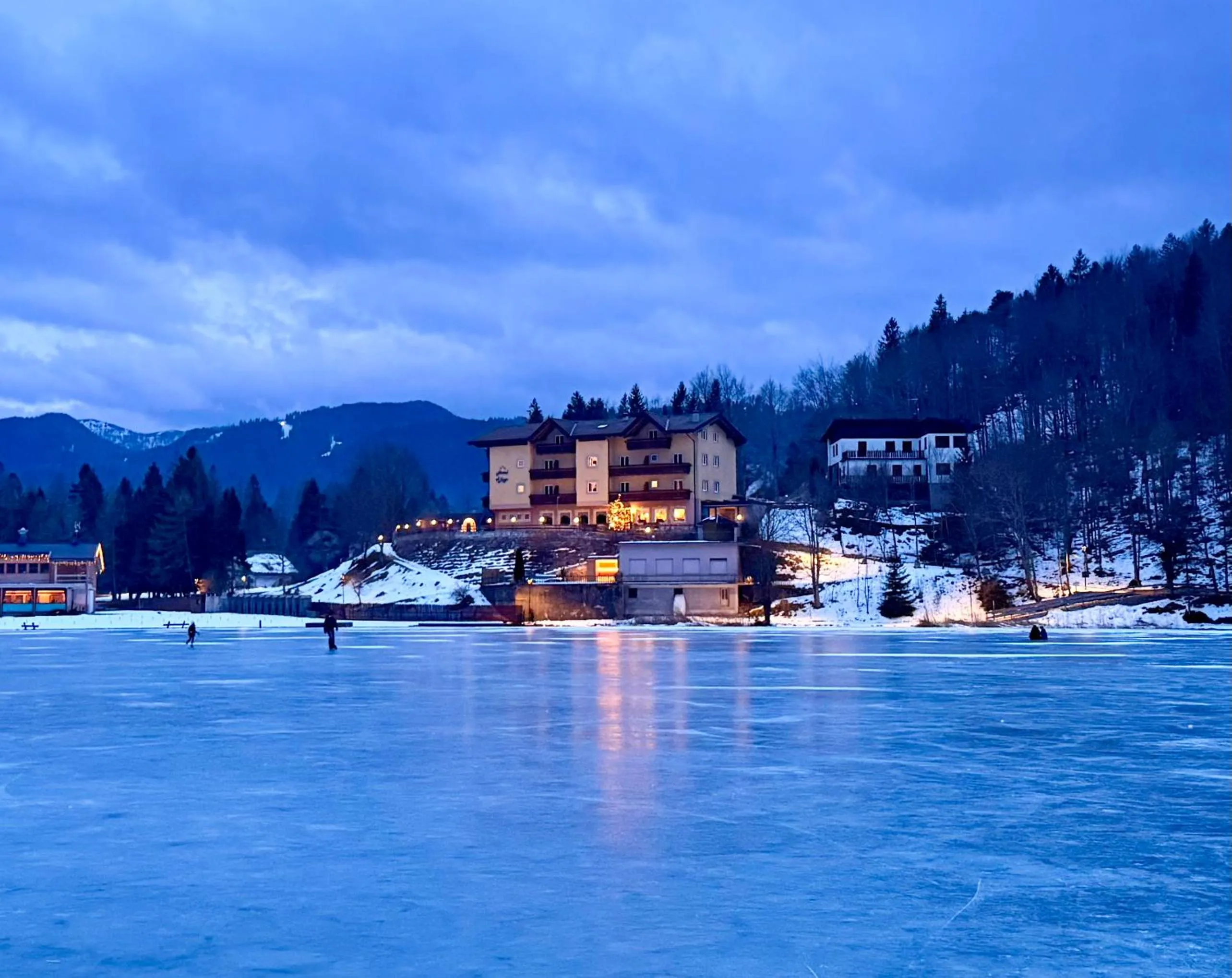 Property building in Hotel Al Lago