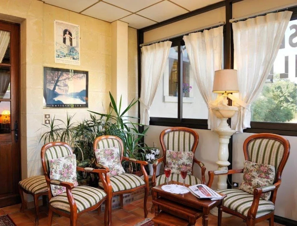 Day in Hôtel Auberge de la Bonde logis