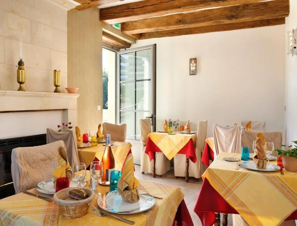 Restaurant/places to eat in Hôtel Auberge de la Bonde logis