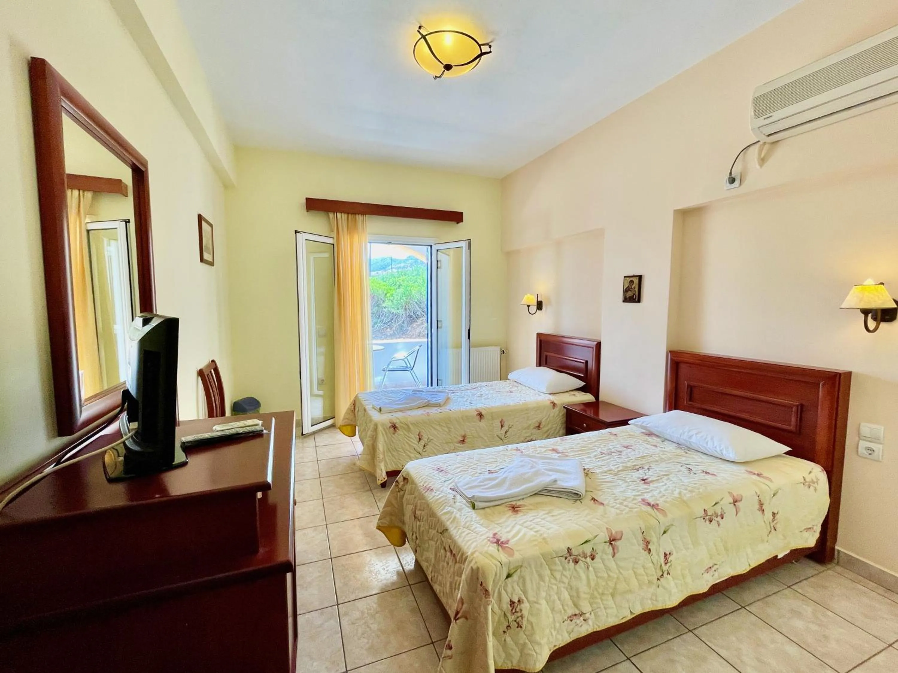 Bed in Venardos Hotel