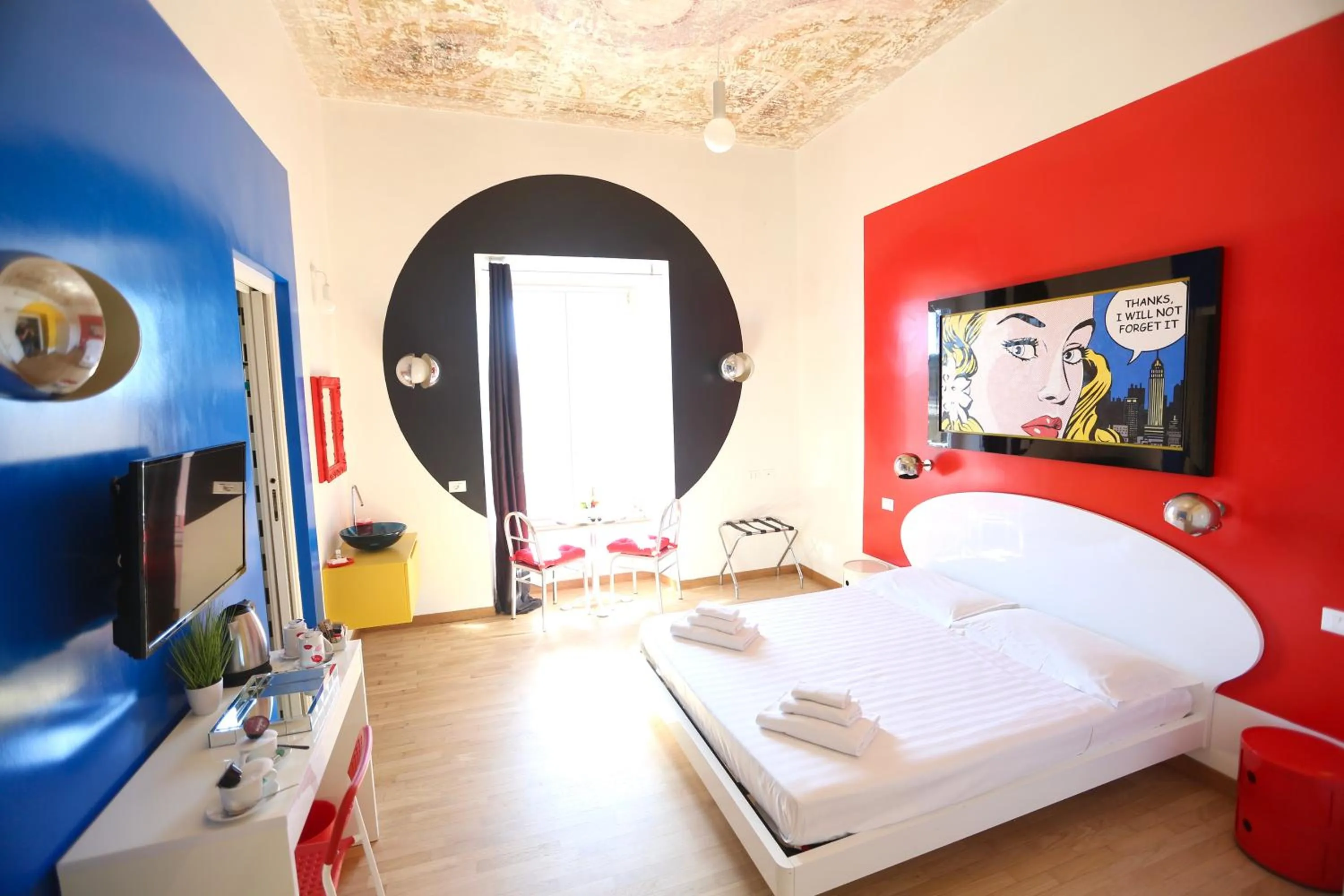 Photo of the whole room, Bed in KISS ME ROME Luxury Rooms