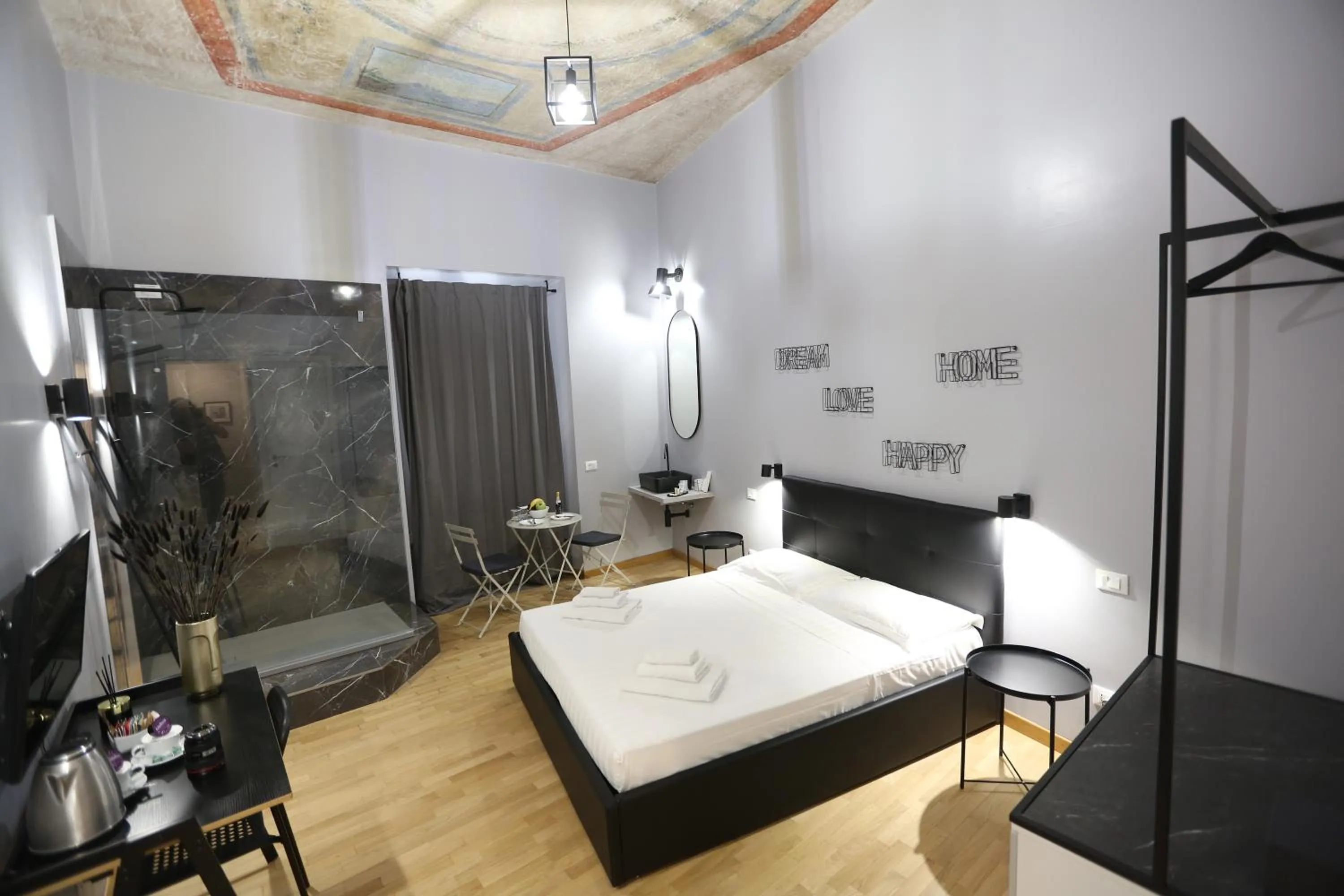Photo of the whole room, Bed in KISS ME ROME Luxury Rooms
