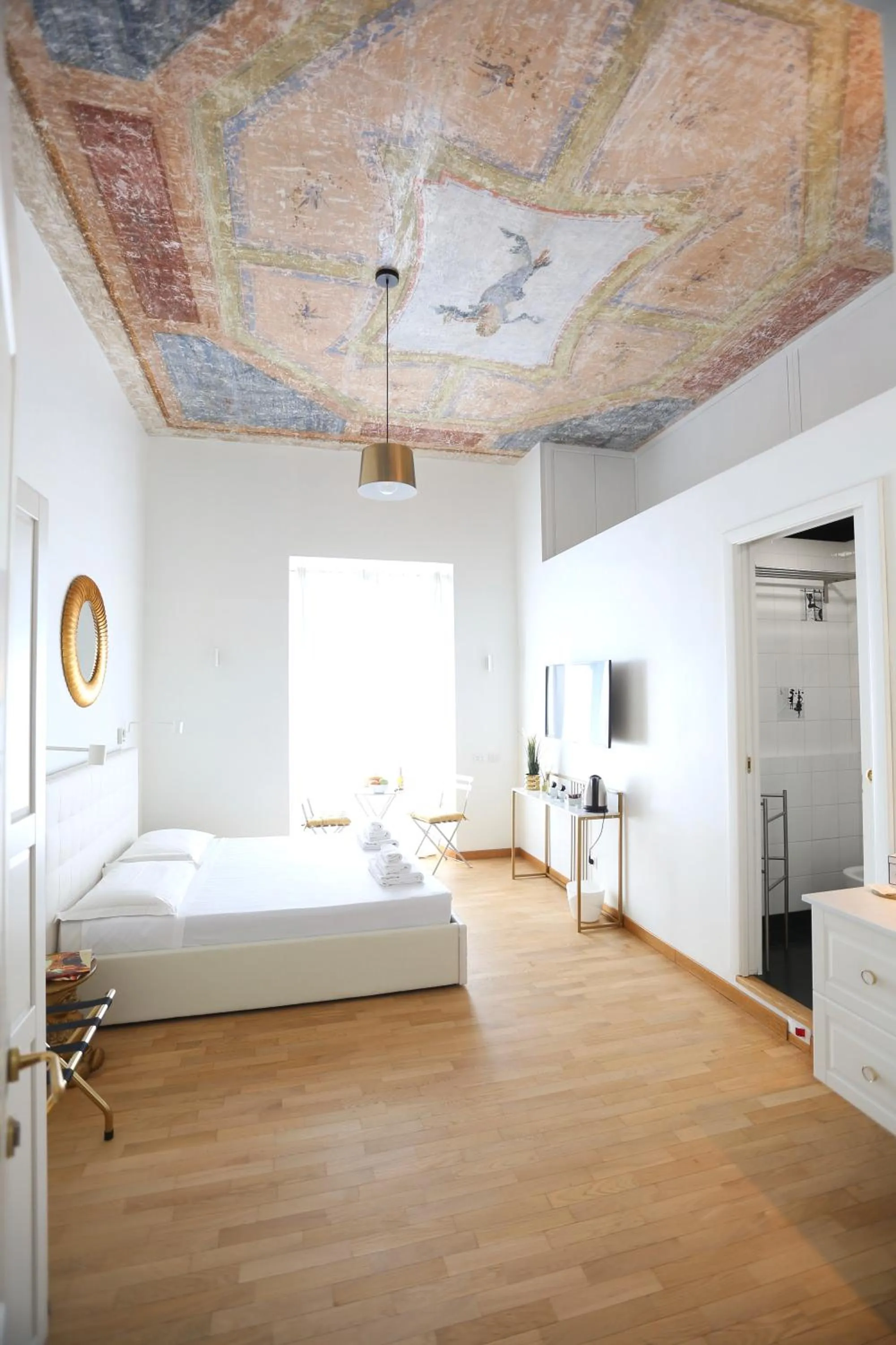 Photo of the whole room, Bed in KISS ME ROME Luxury Rooms