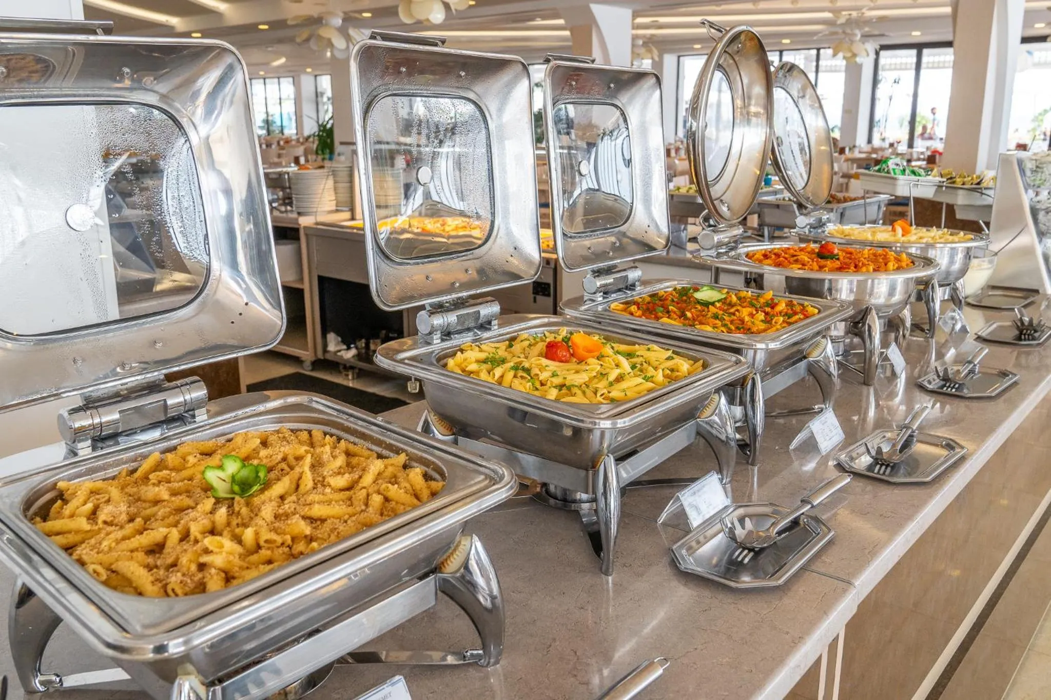 Restaurant/places to eat in Mera Onix