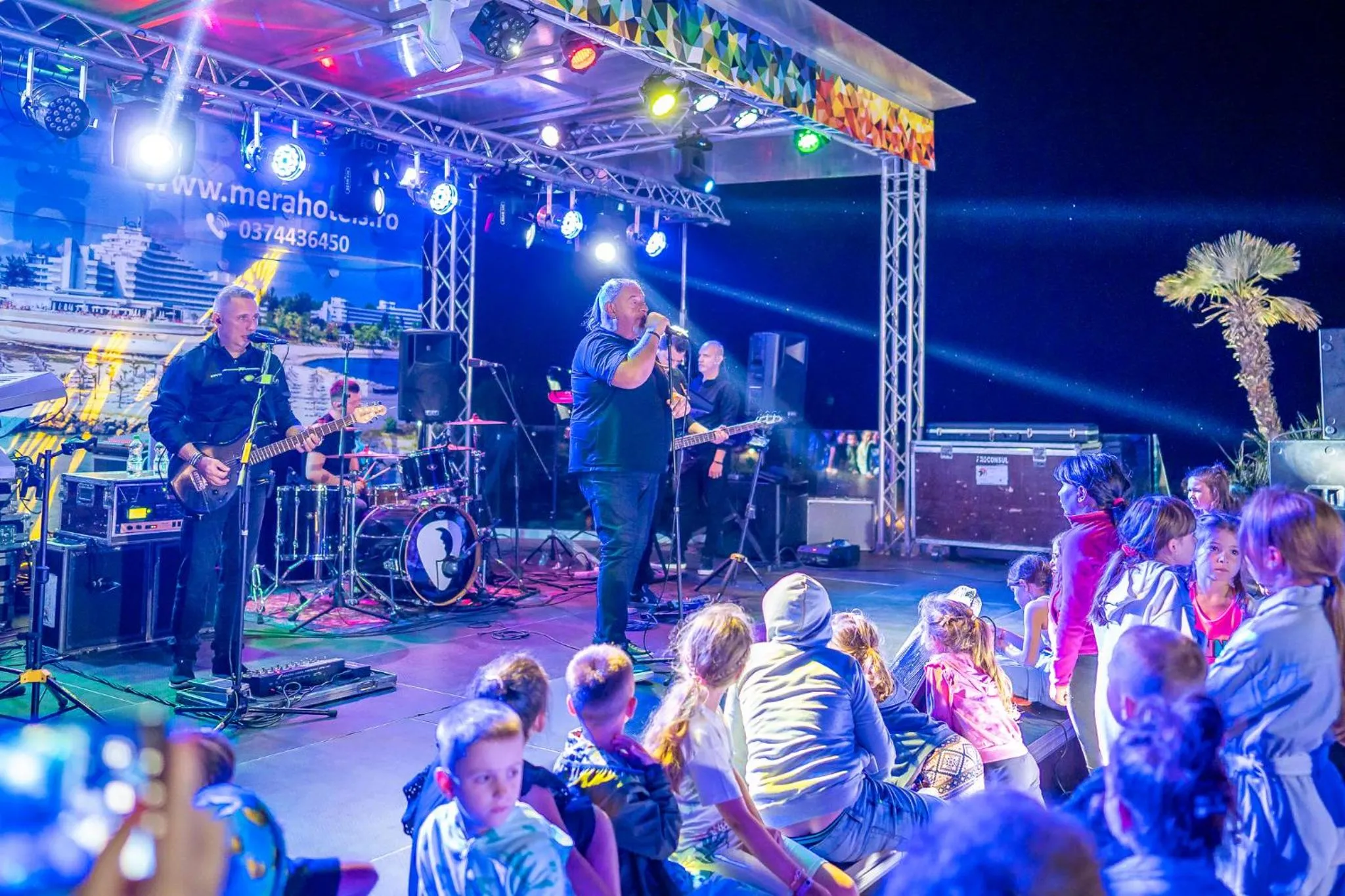 Evening entertainment in Mera Onix