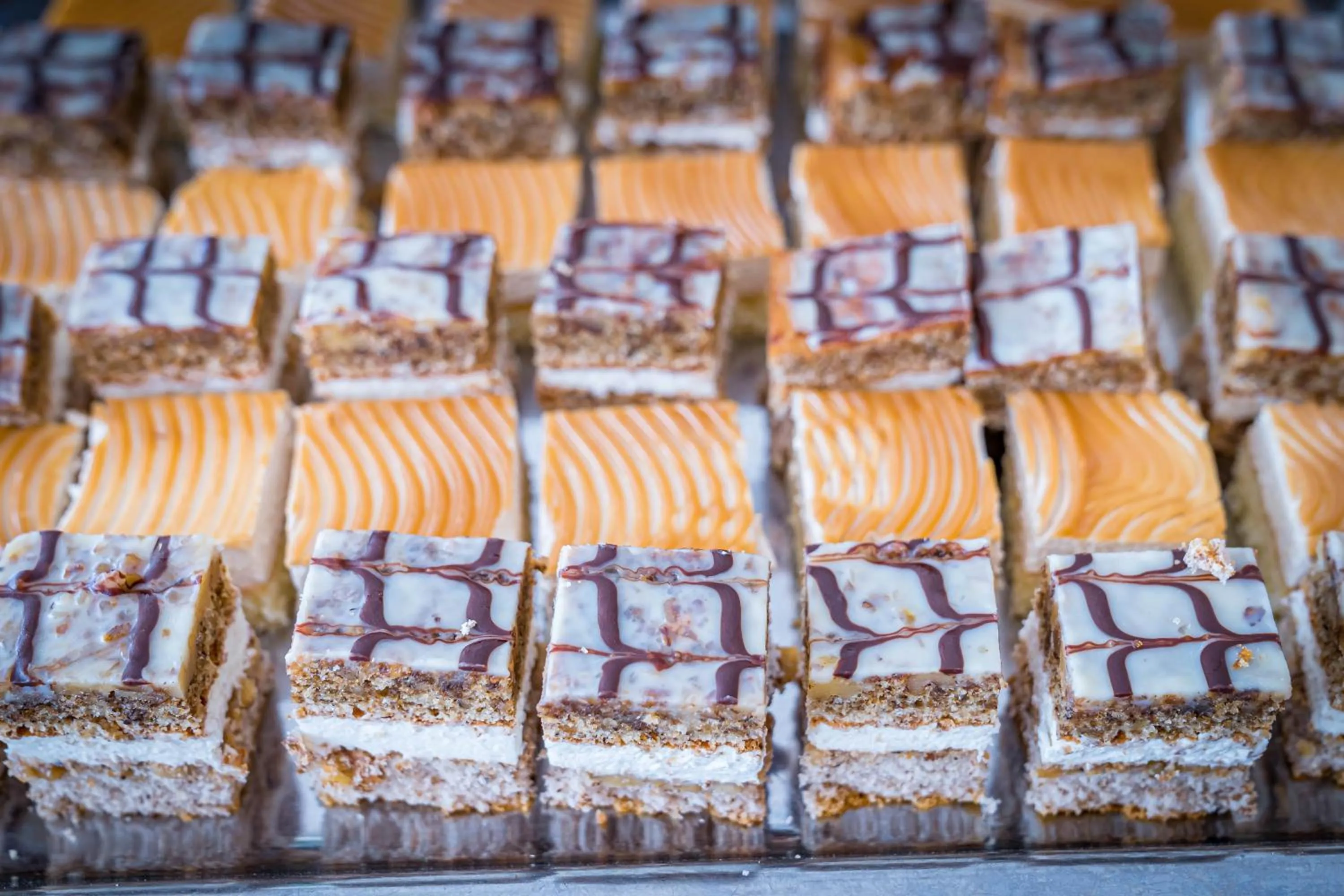 Restaurant/places to eat in Mera Onix