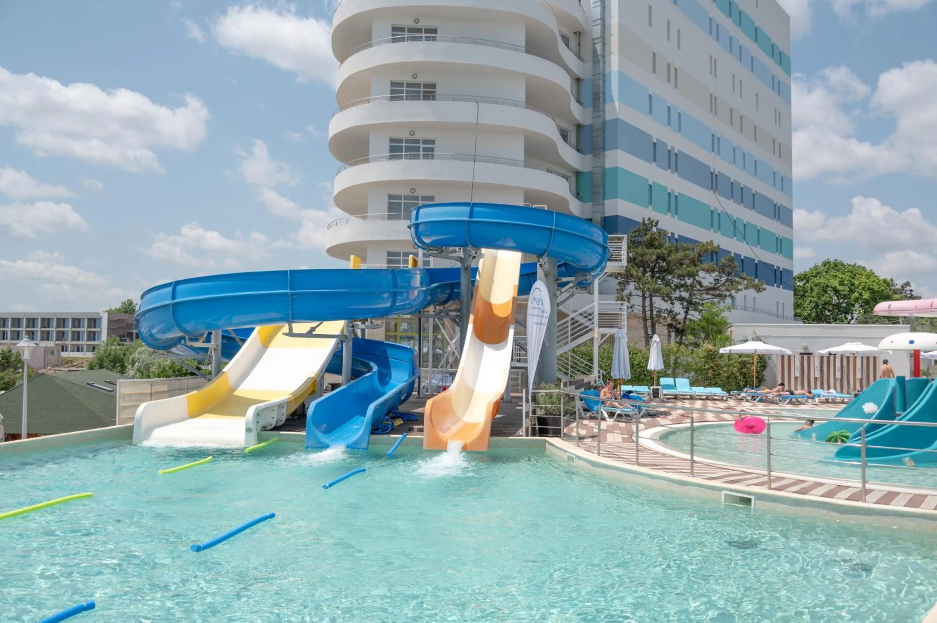 Property building in Mera Onix