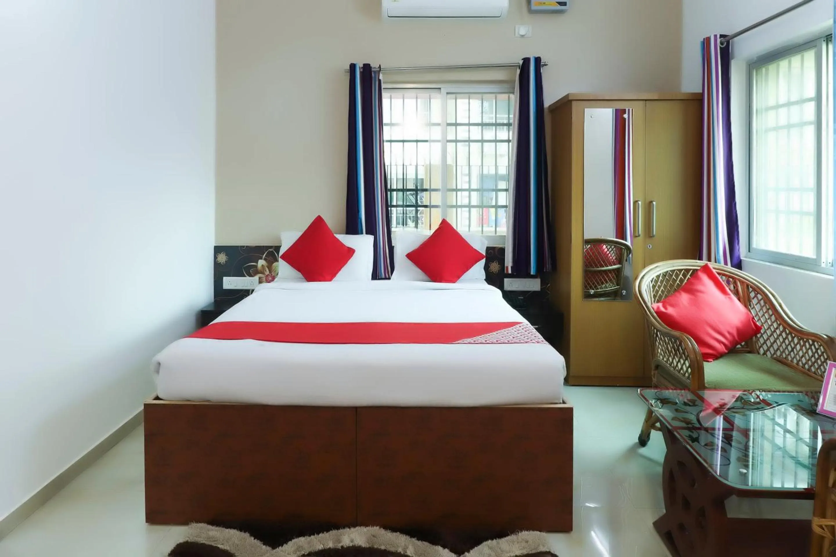 Bedroom, Bed in Capital O The Tulip