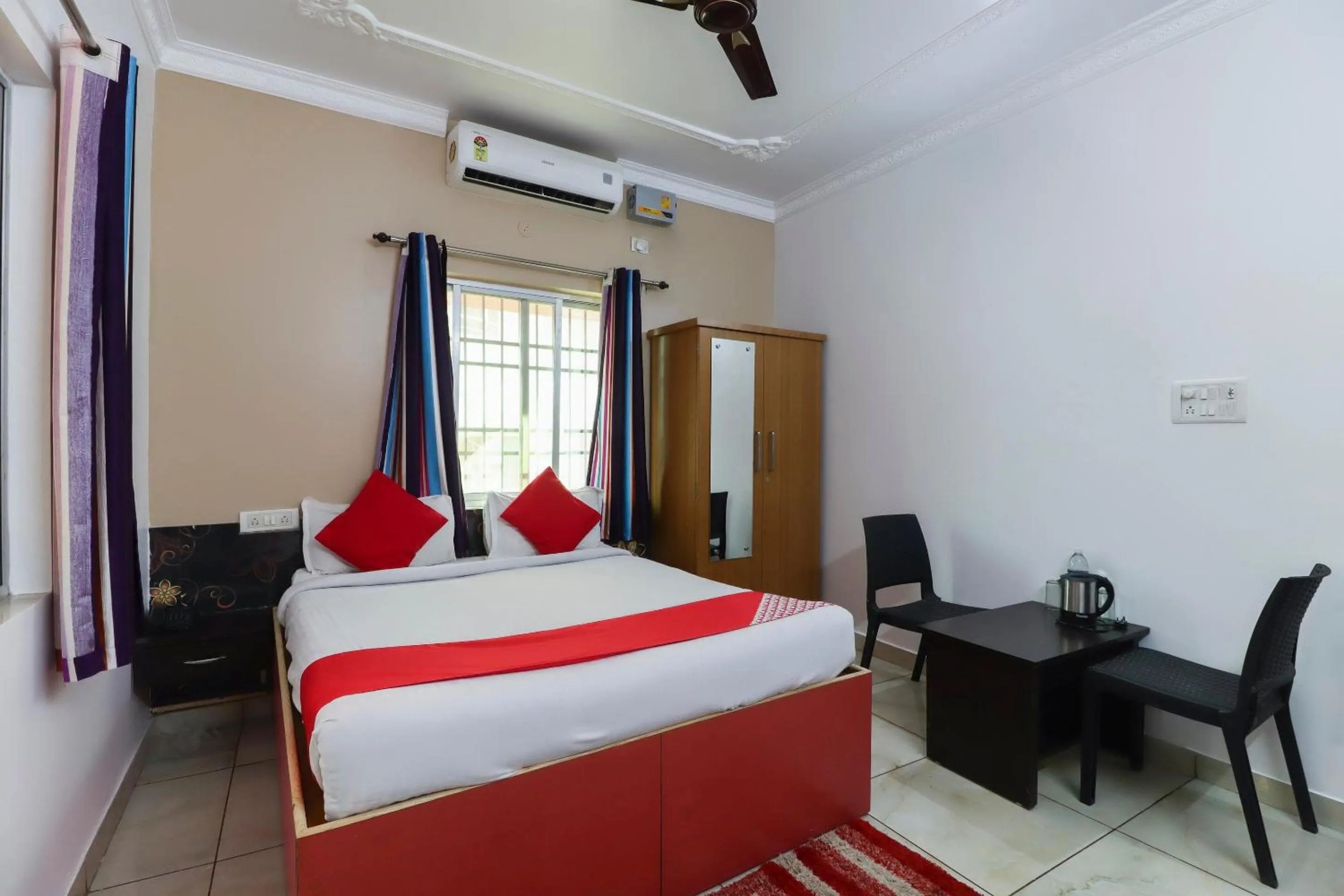 Bedroom, Bed in Capital O The Tulip