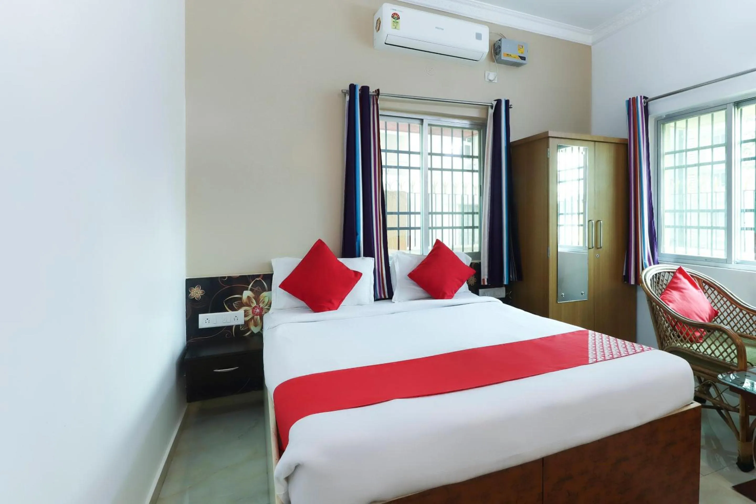 Bedroom, Bed in Capital O The Tulip