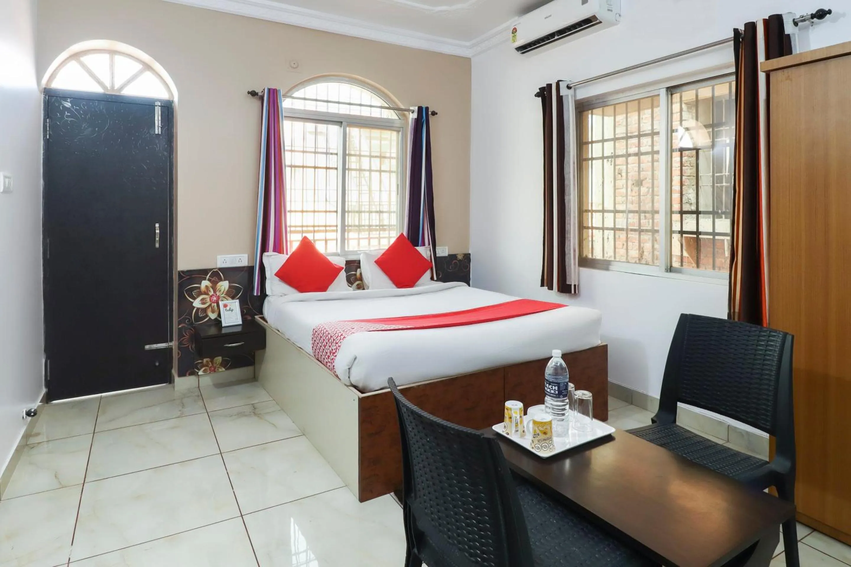 Bedroom, Bed in Capital O The Tulip