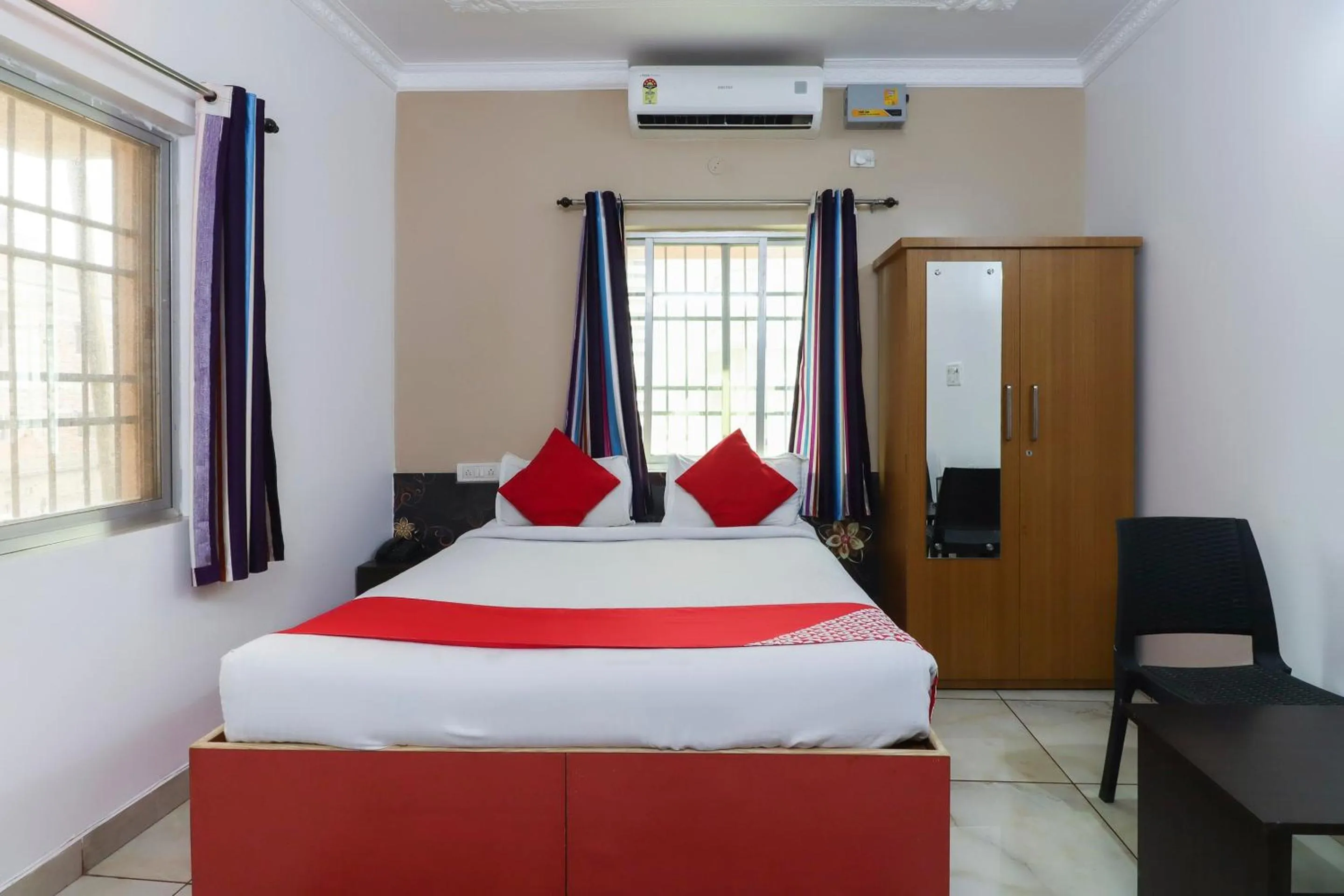 Bedroom, Bed in Capital O The Tulip