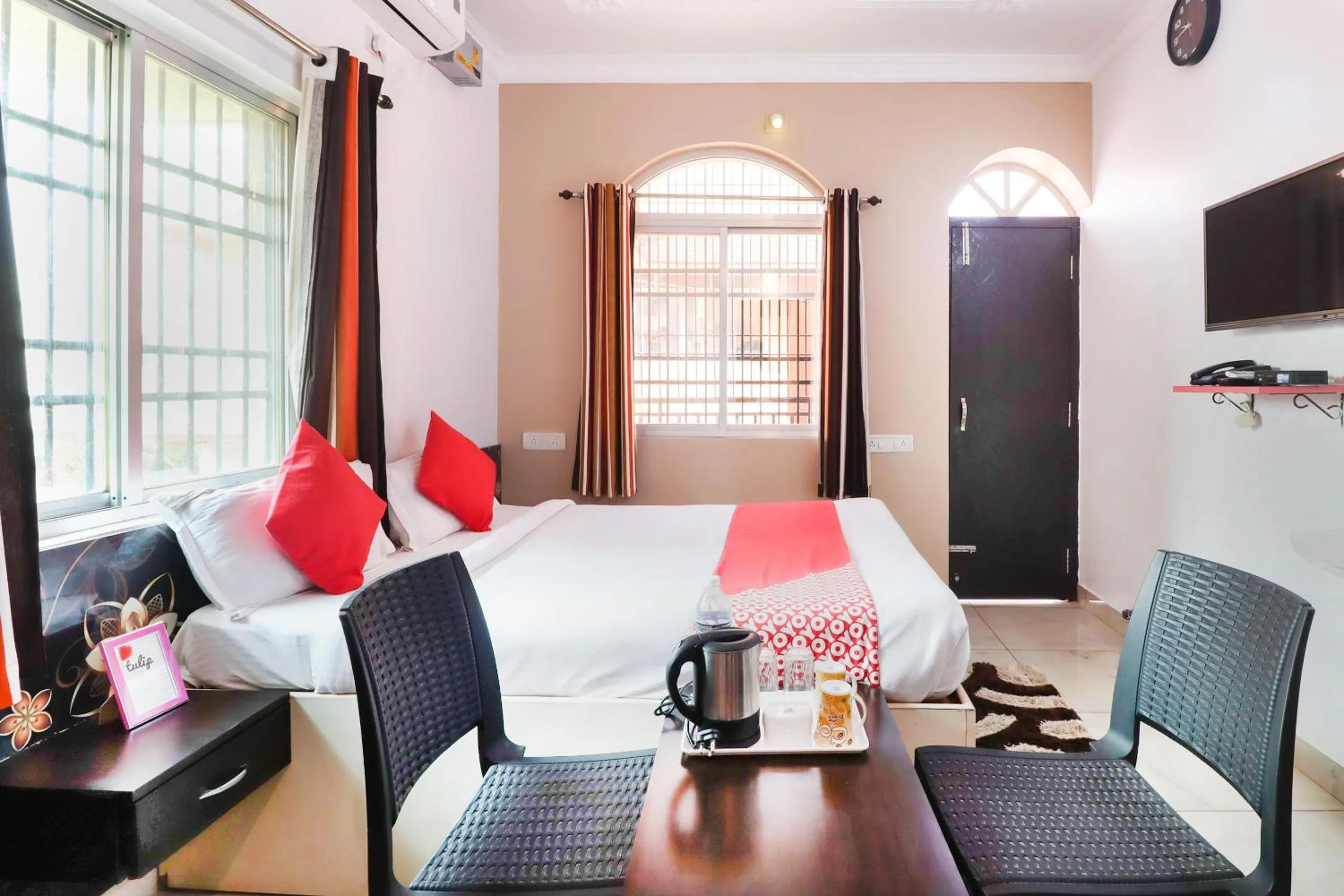 Bedroom, Bed in Capital O The Tulip