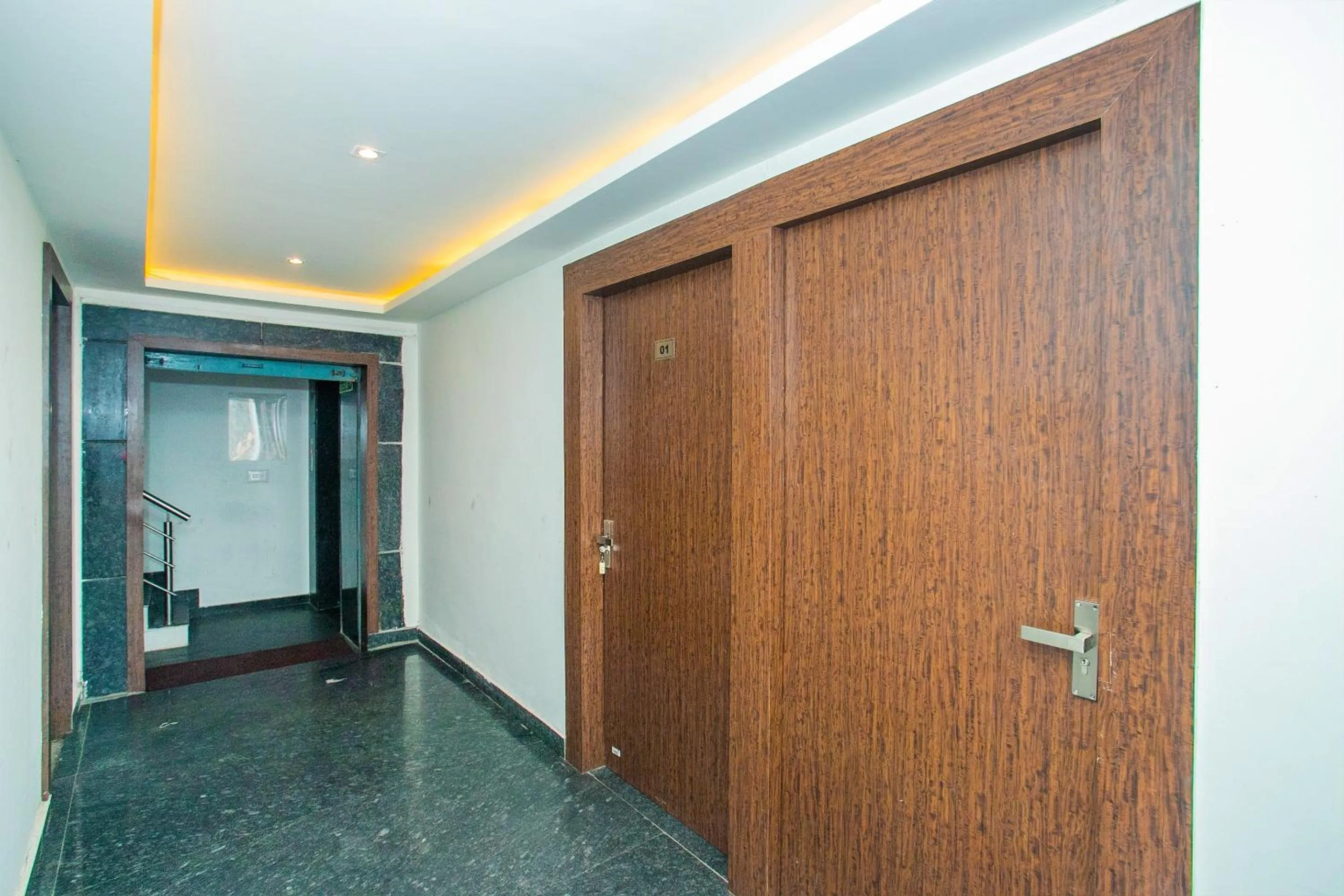 Lobby or reception in Hotel O Corner Golf View Near Embassy Golf Link Business Park