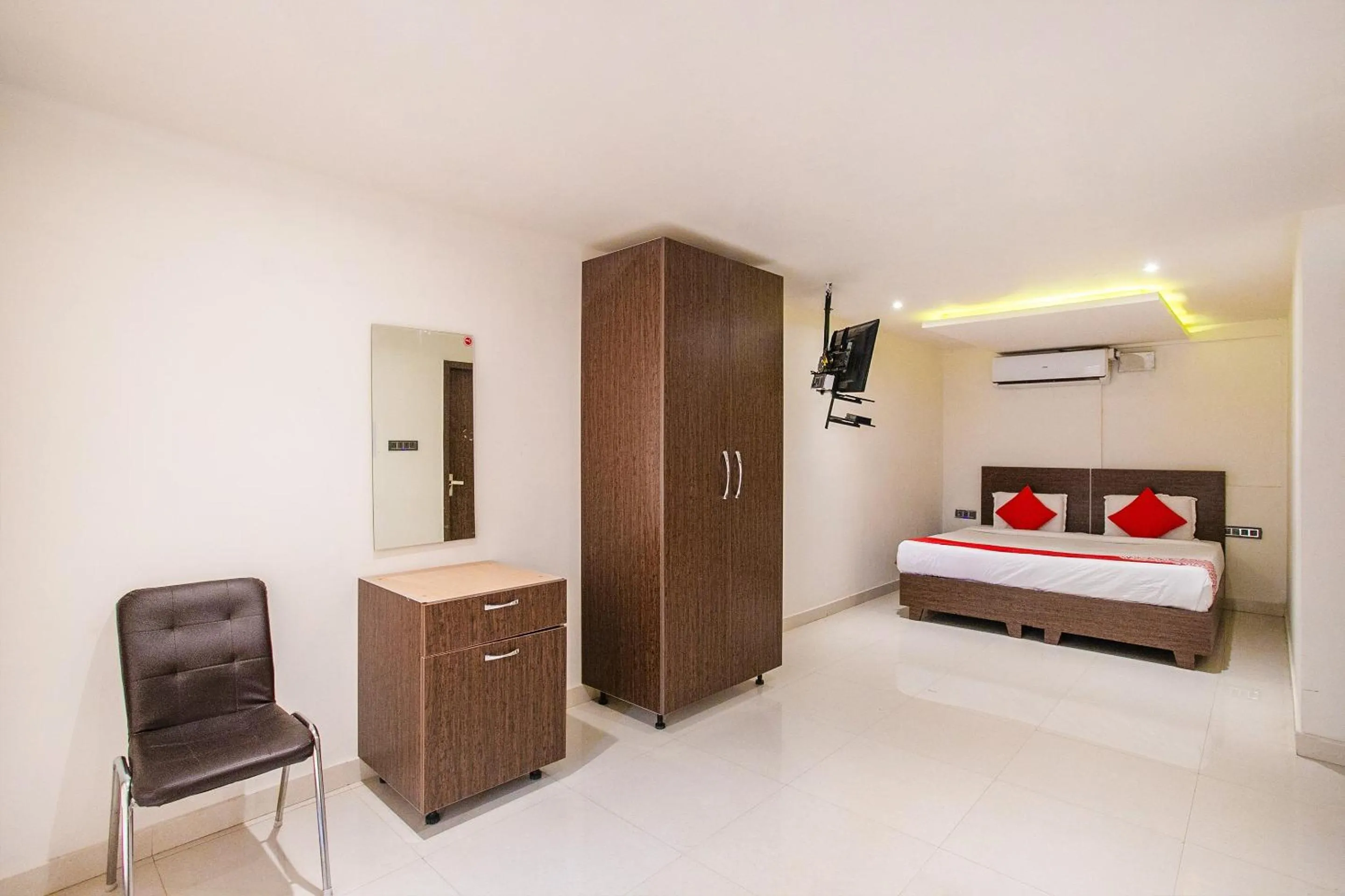 Bedroom, Bed in Hotel O Corner Golf View Near Embassy Golf Link Business Park