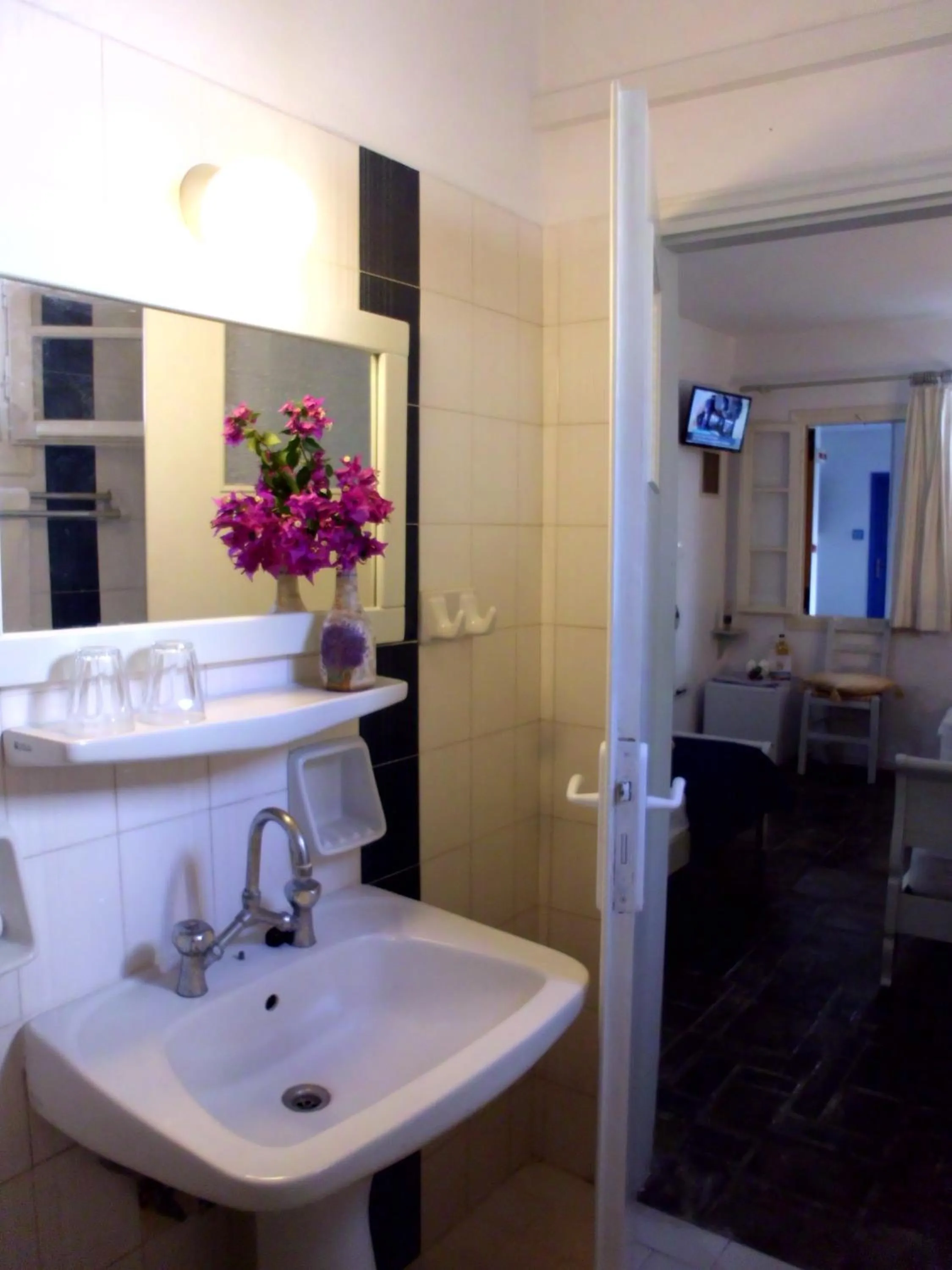 Photo of the whole room in Aegean Village