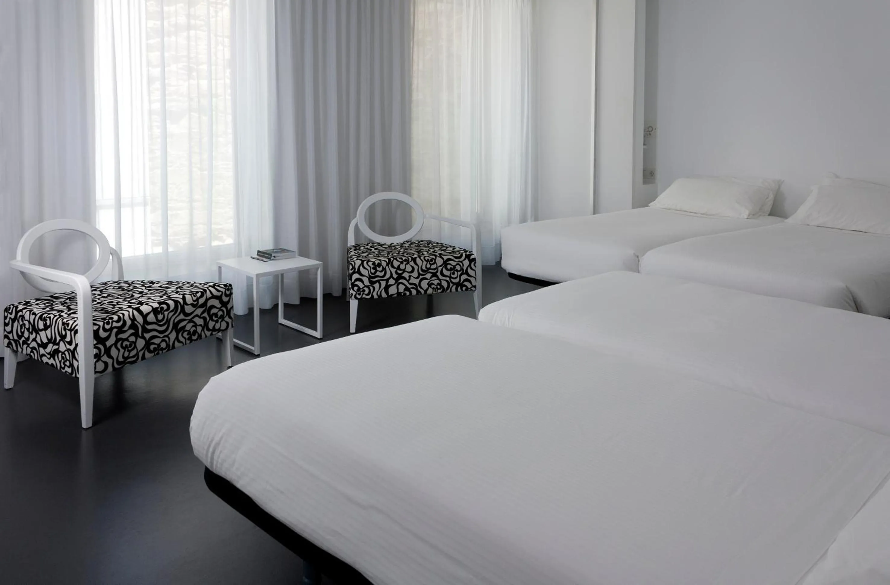 Photo of the whole room, Bed in Moure Hotel