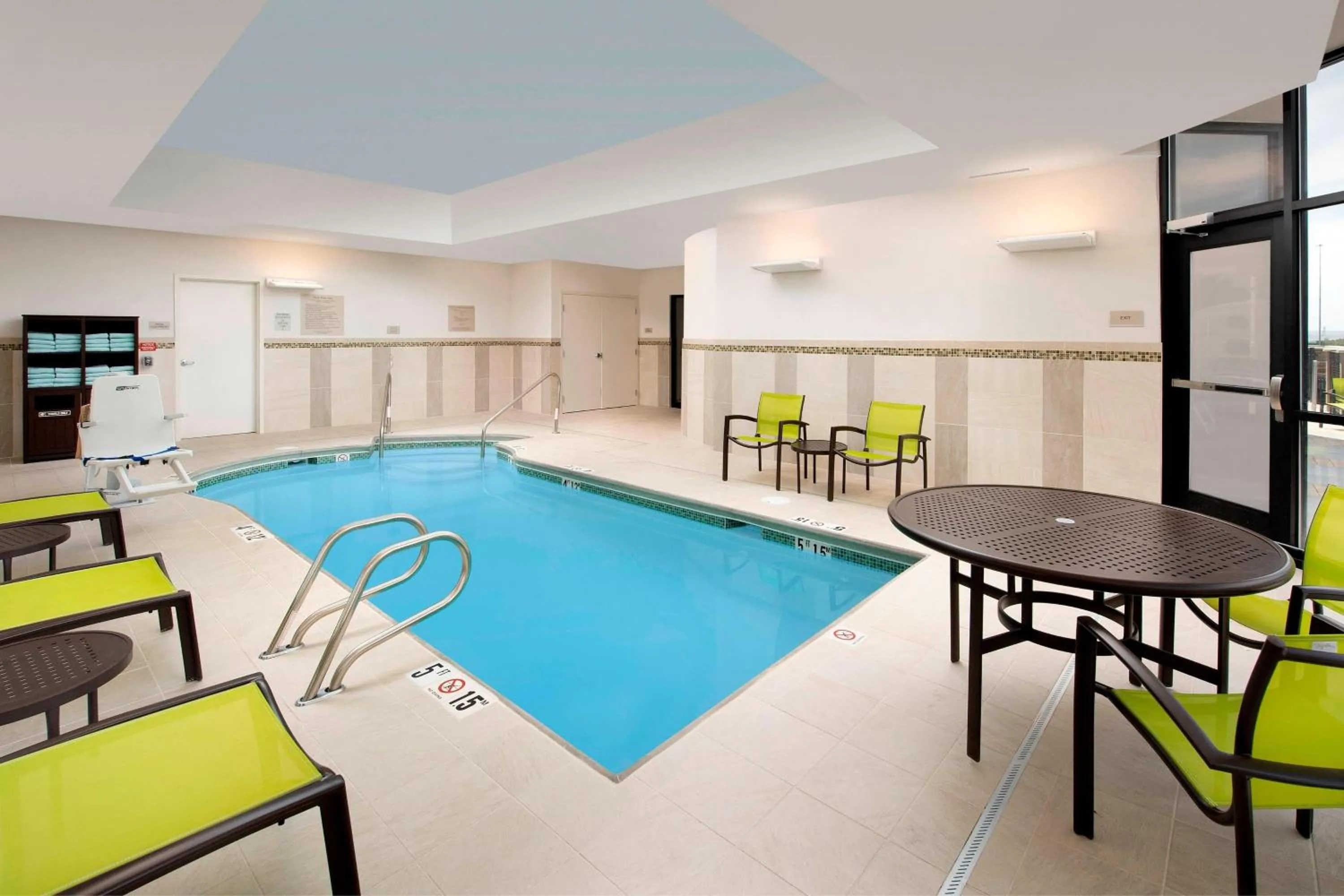 Swimming pool in SpringHill Suites by Marriott Albuquerque North/Journal Center