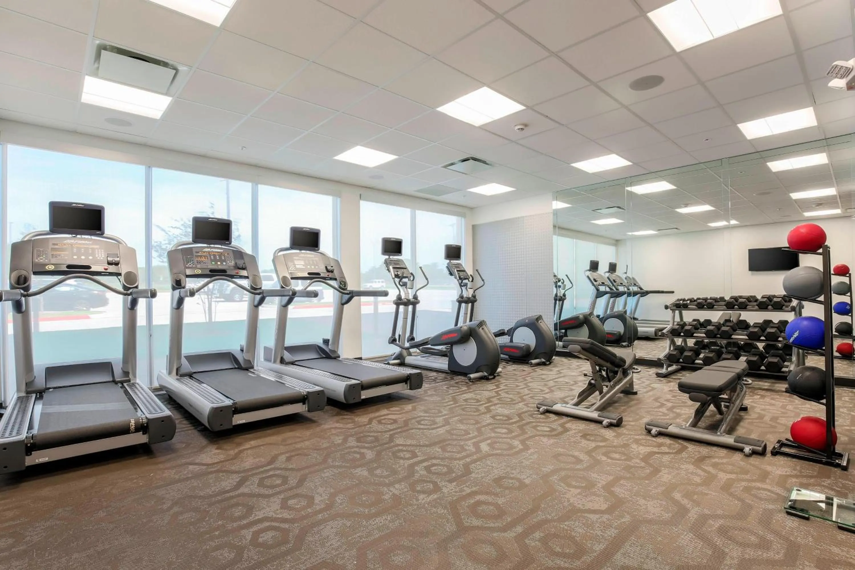 Fitness centre/facilities in Fairfield Inn & Suites by Marriott Decatur at Decatur Conference Center