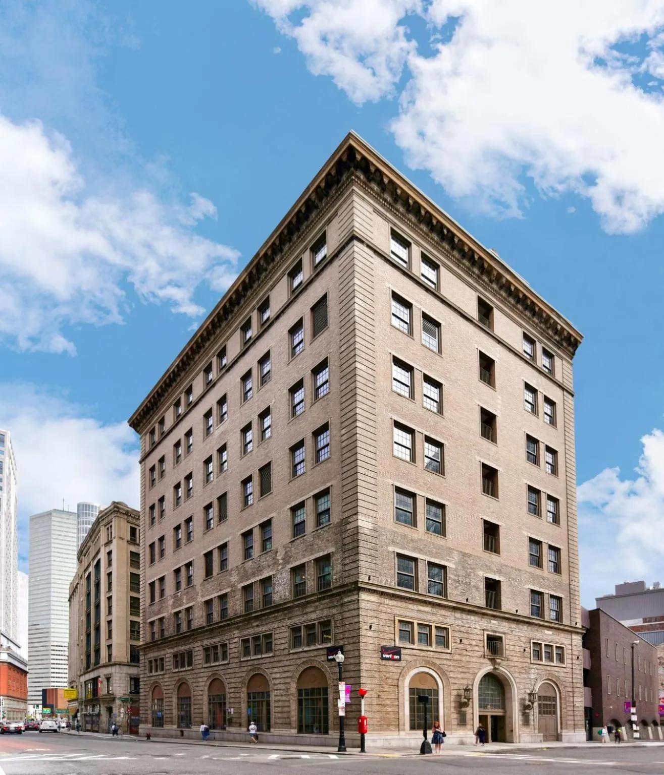 Property building in Global Luxury Suites Downtown Boston