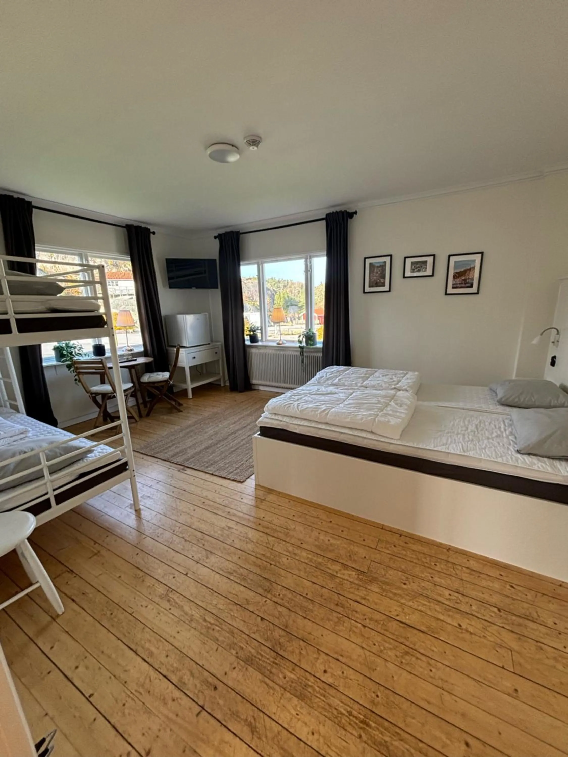 Photo of the whole room, Bed in Lagunen Cottages and Hostel