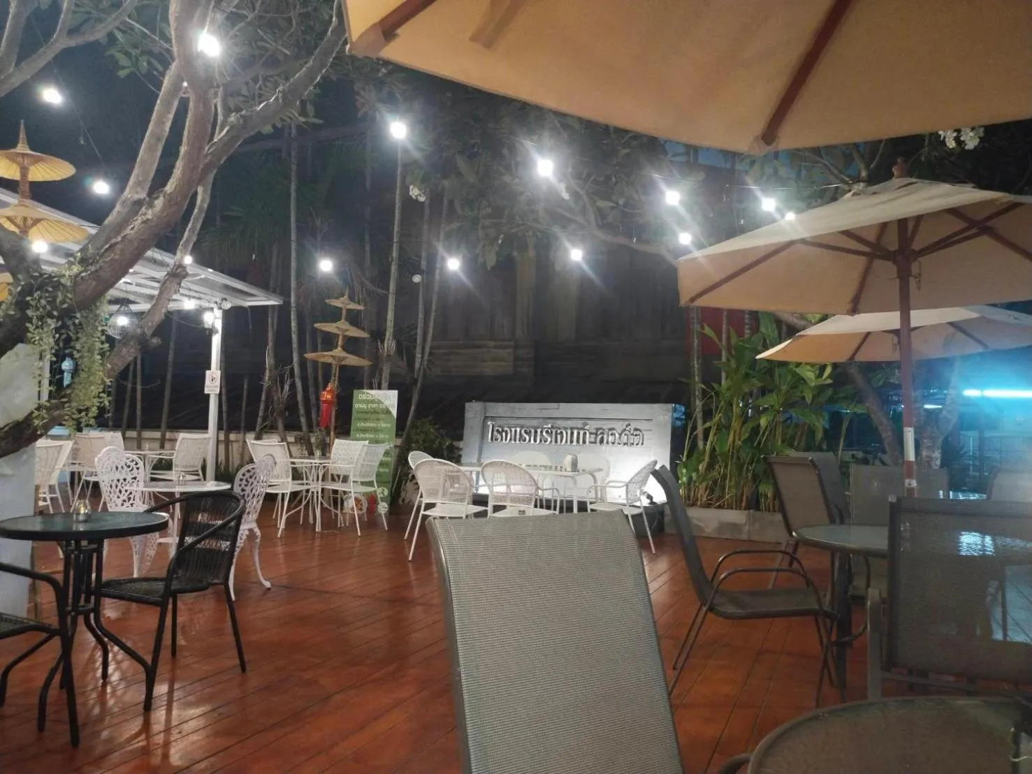 Restaurant/places to eat in Regent Lodge Lampang