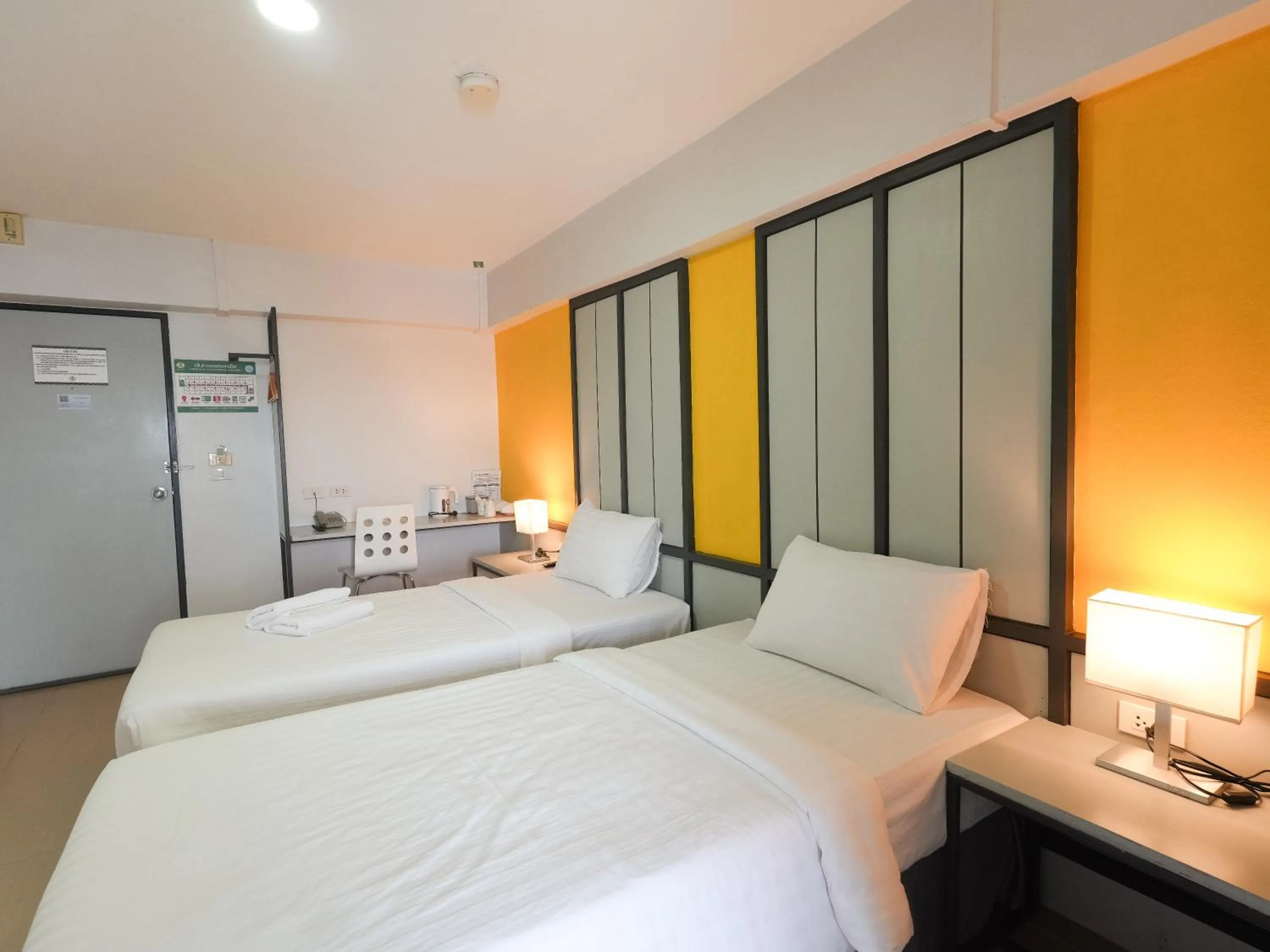 Bed in Regent Ngamwongwan Hotel