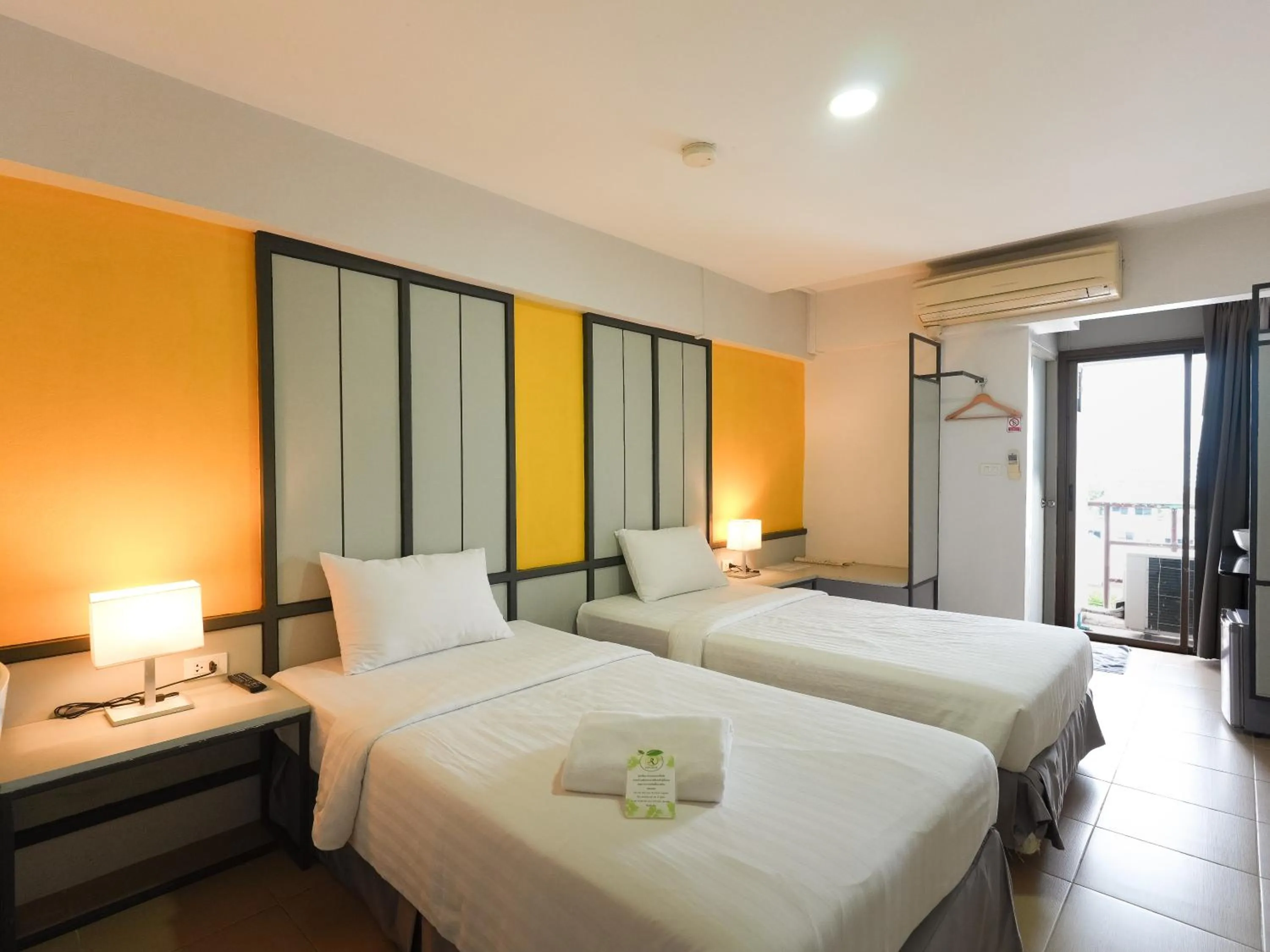 Bed in Regent Ngamwongwan Hotel