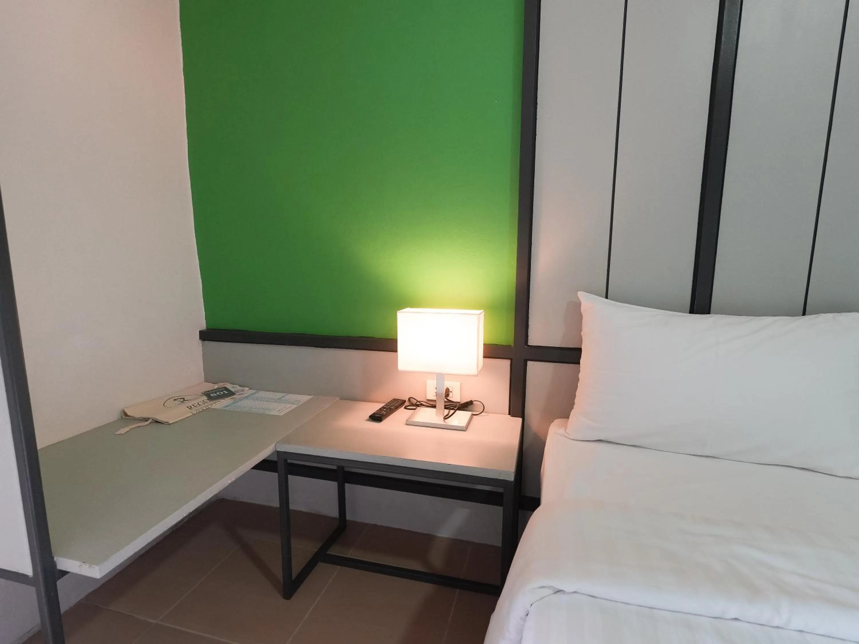 Bed in Regent Ngamwongwan Hotel