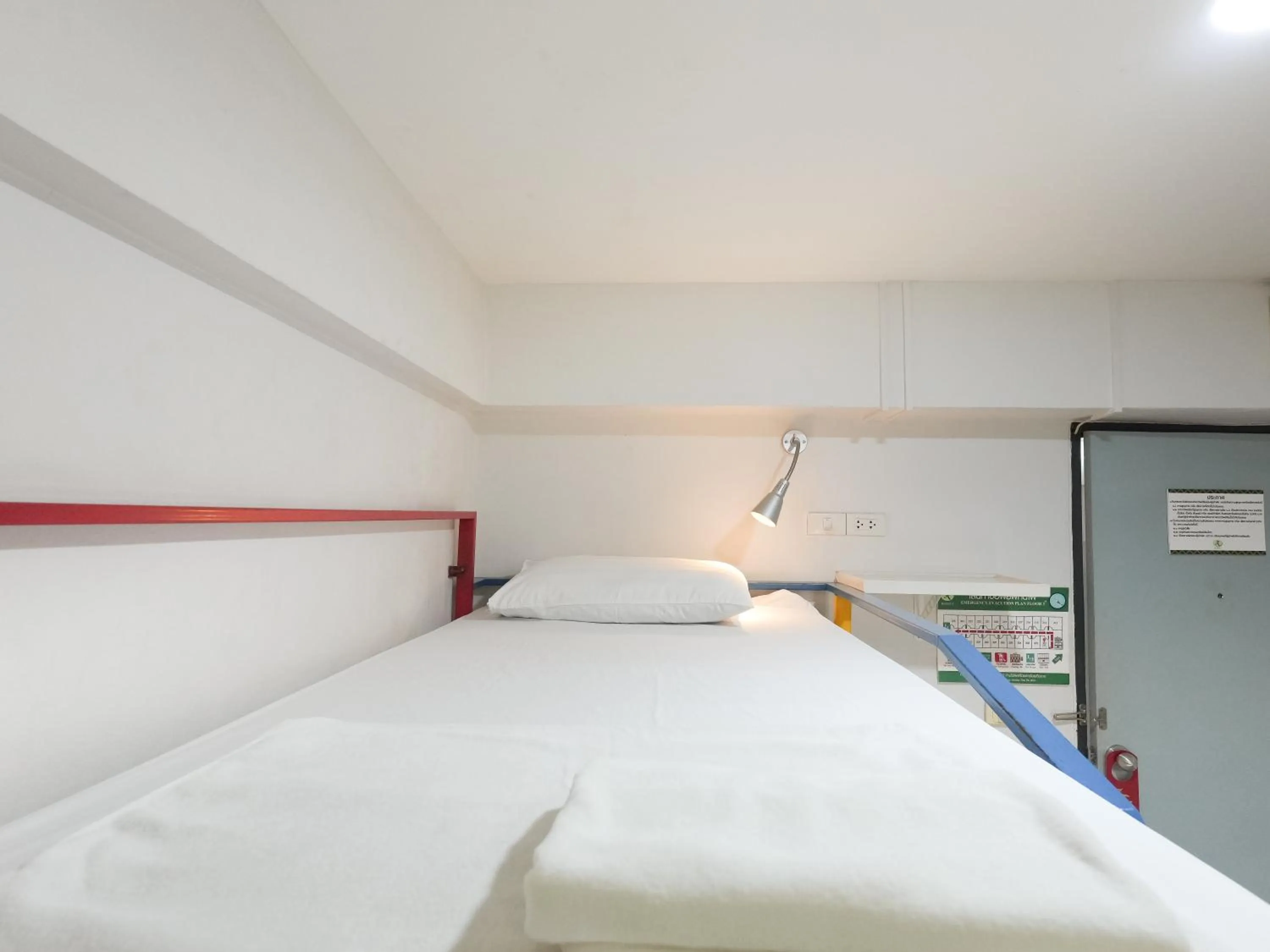 Bed in Regent Ngamwongwan Hotel