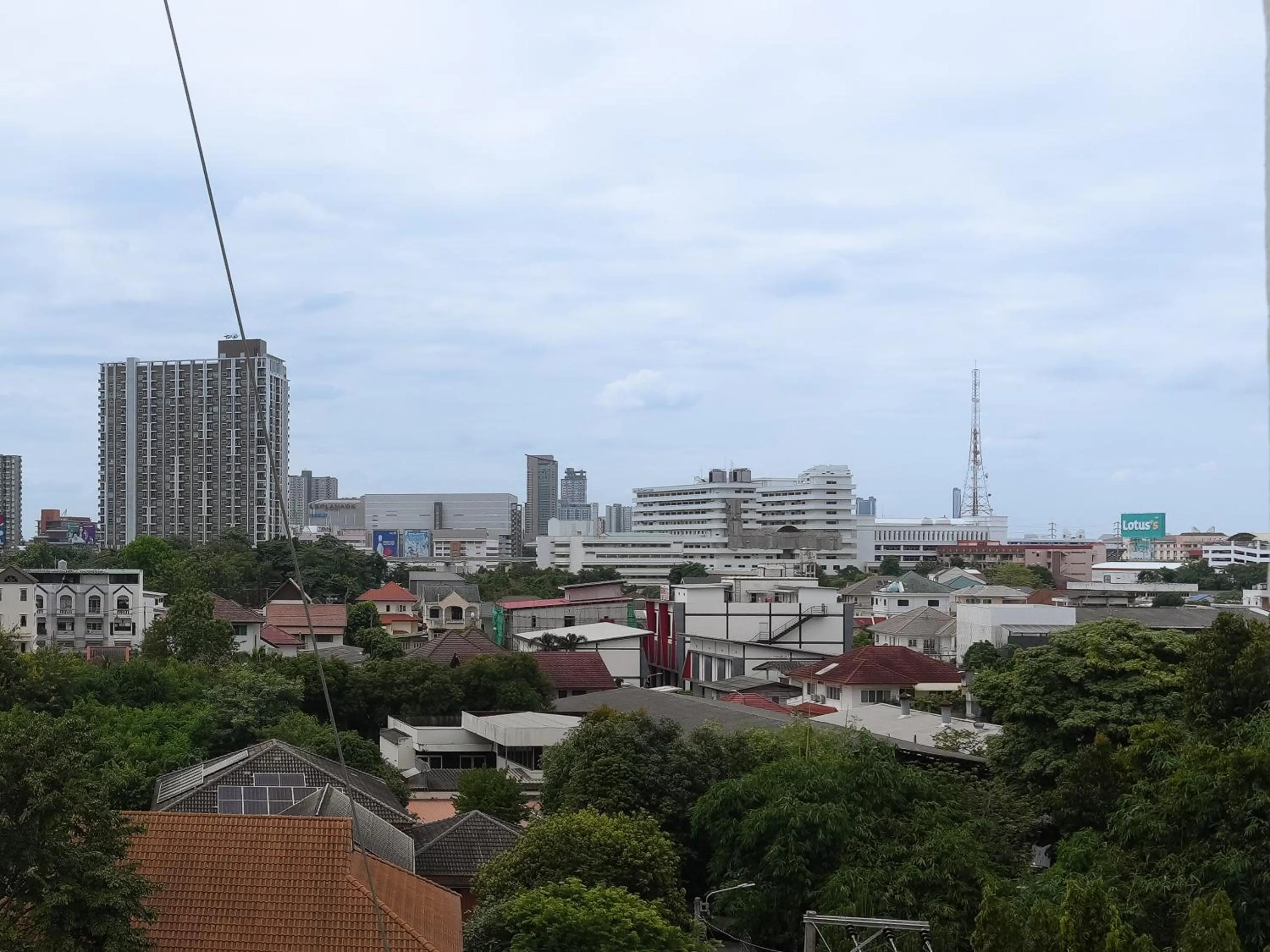 Regent Ngamwongwan Hotel