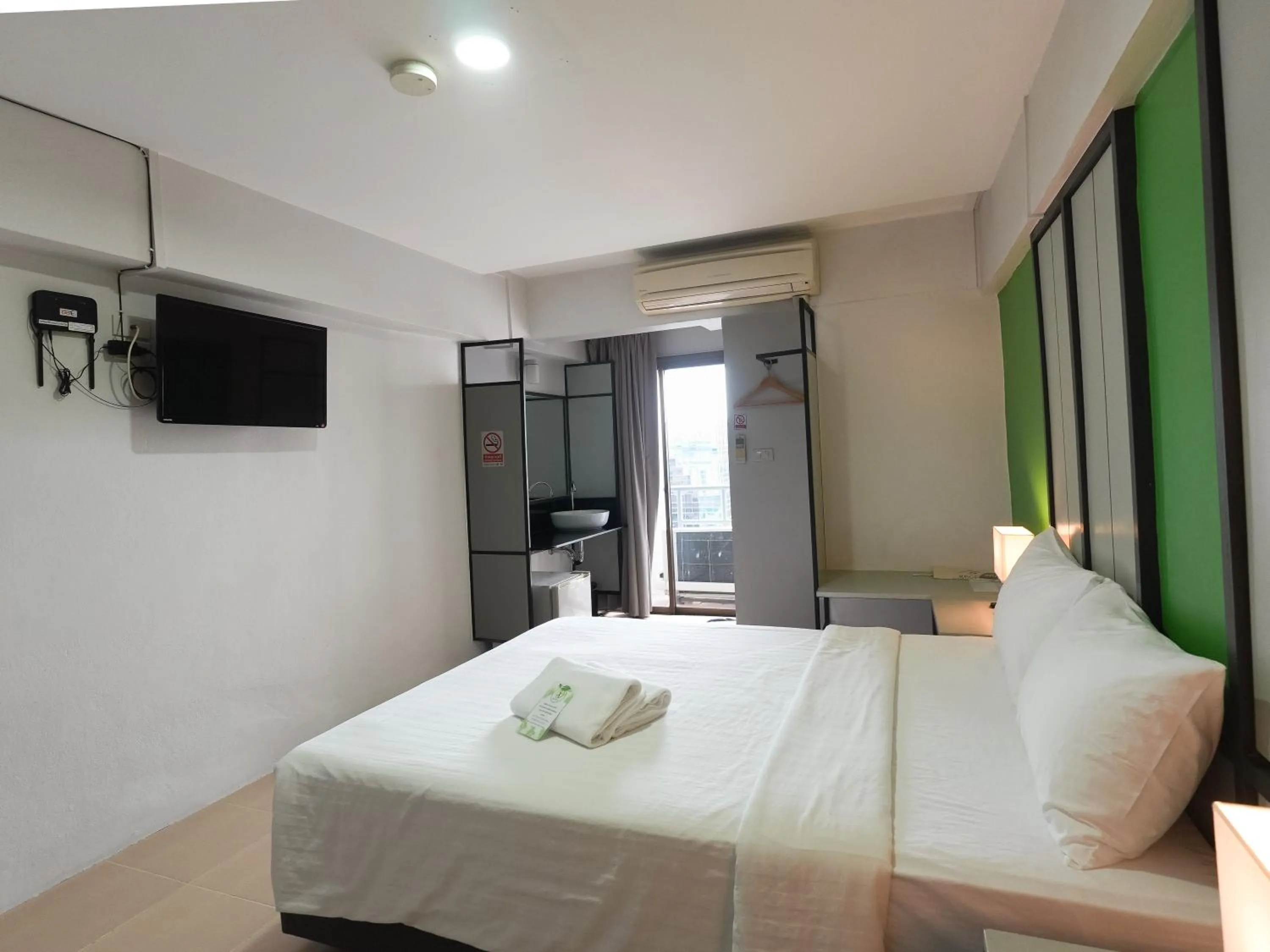 Bed in Regent Ngamwongwan Hotel