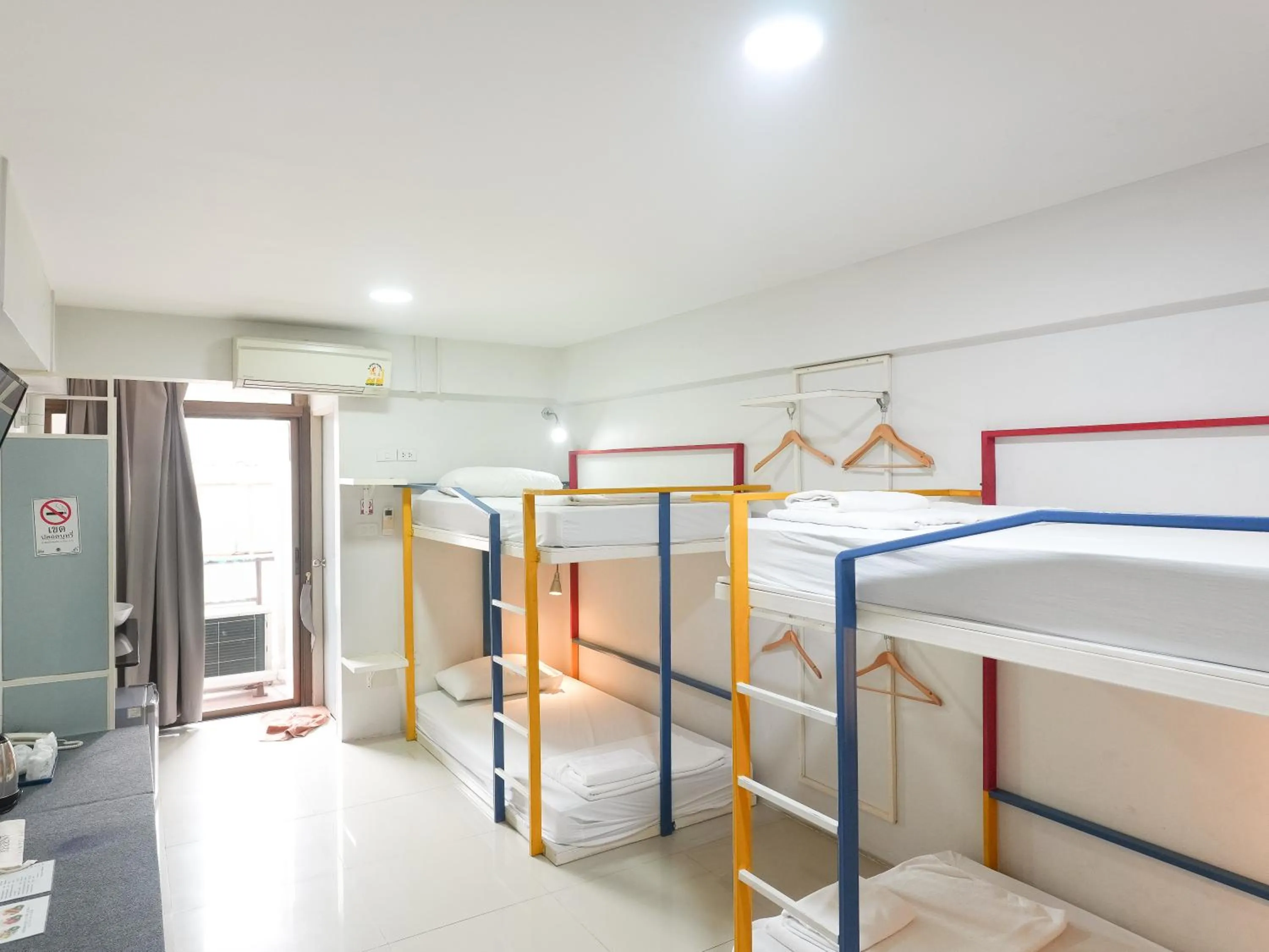 Bed in Regent Ngamwongwan Hotel