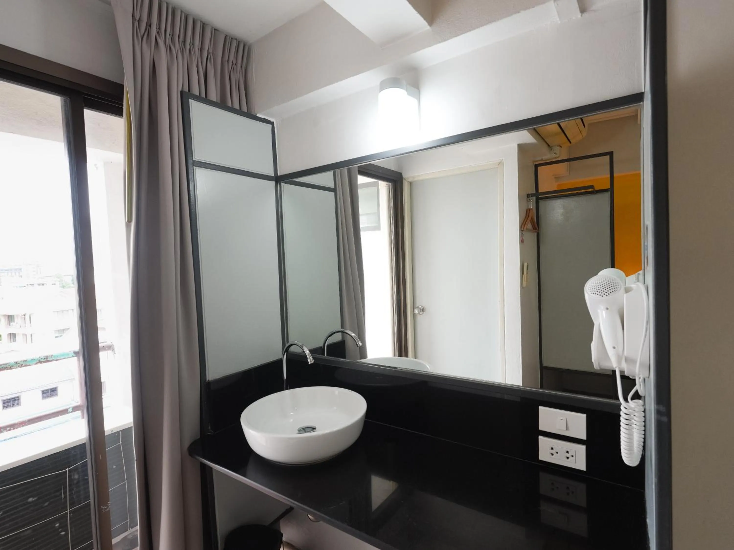 Regent Ngamwongwan Hotel