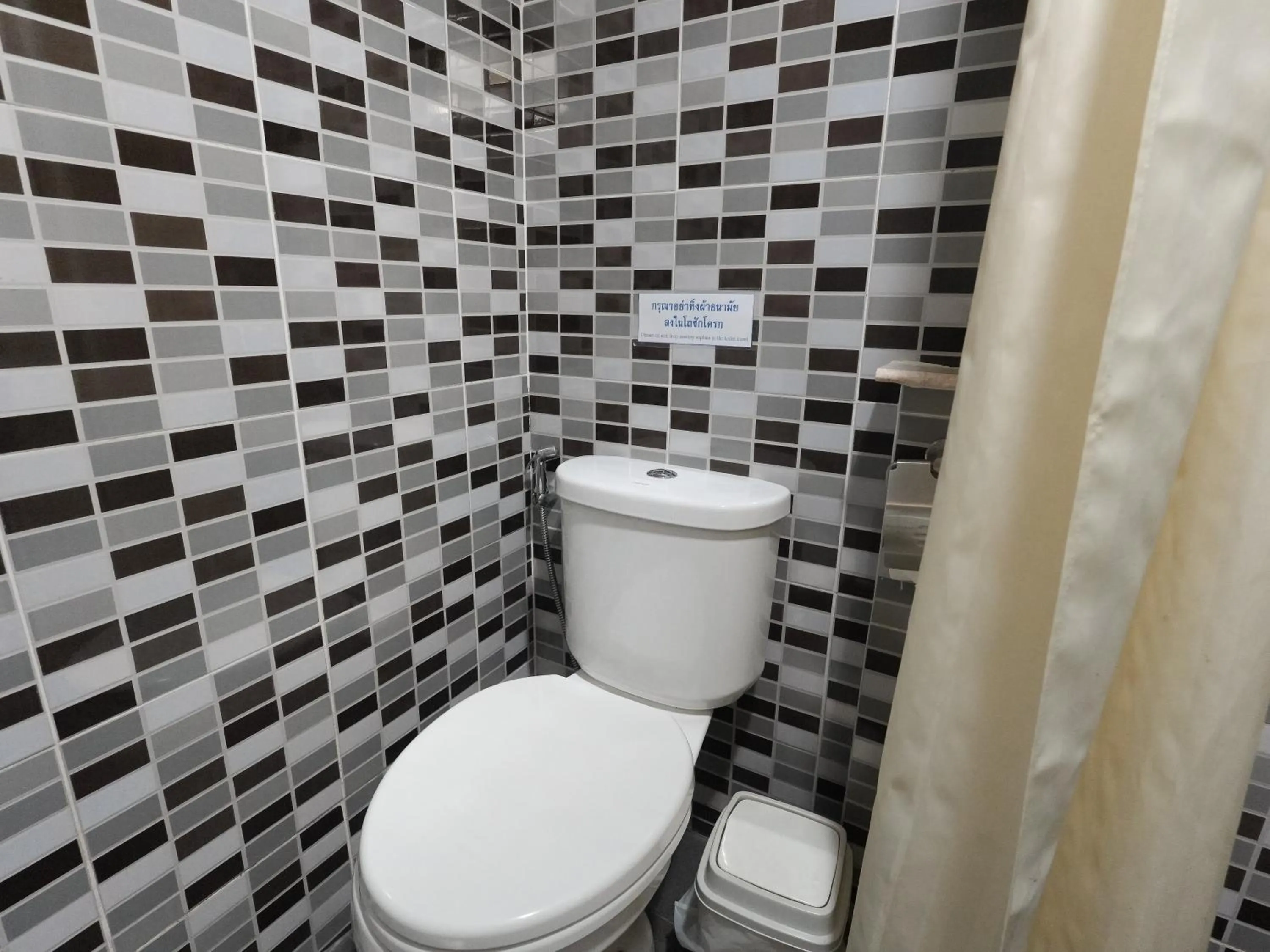 Regent Ngamwongwan Hotel