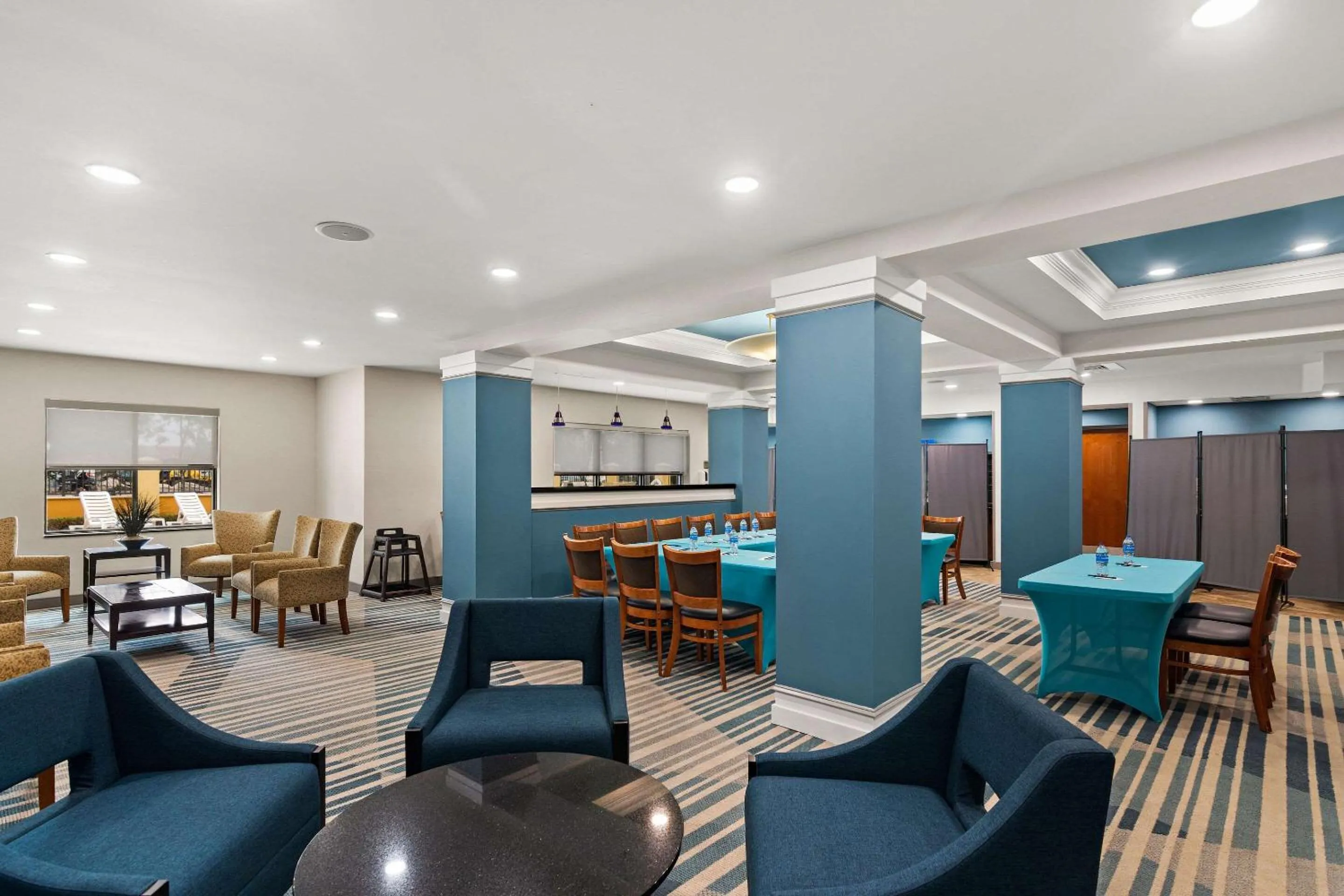 Lobby or reception in Comfort Suites Vero Beach I-95