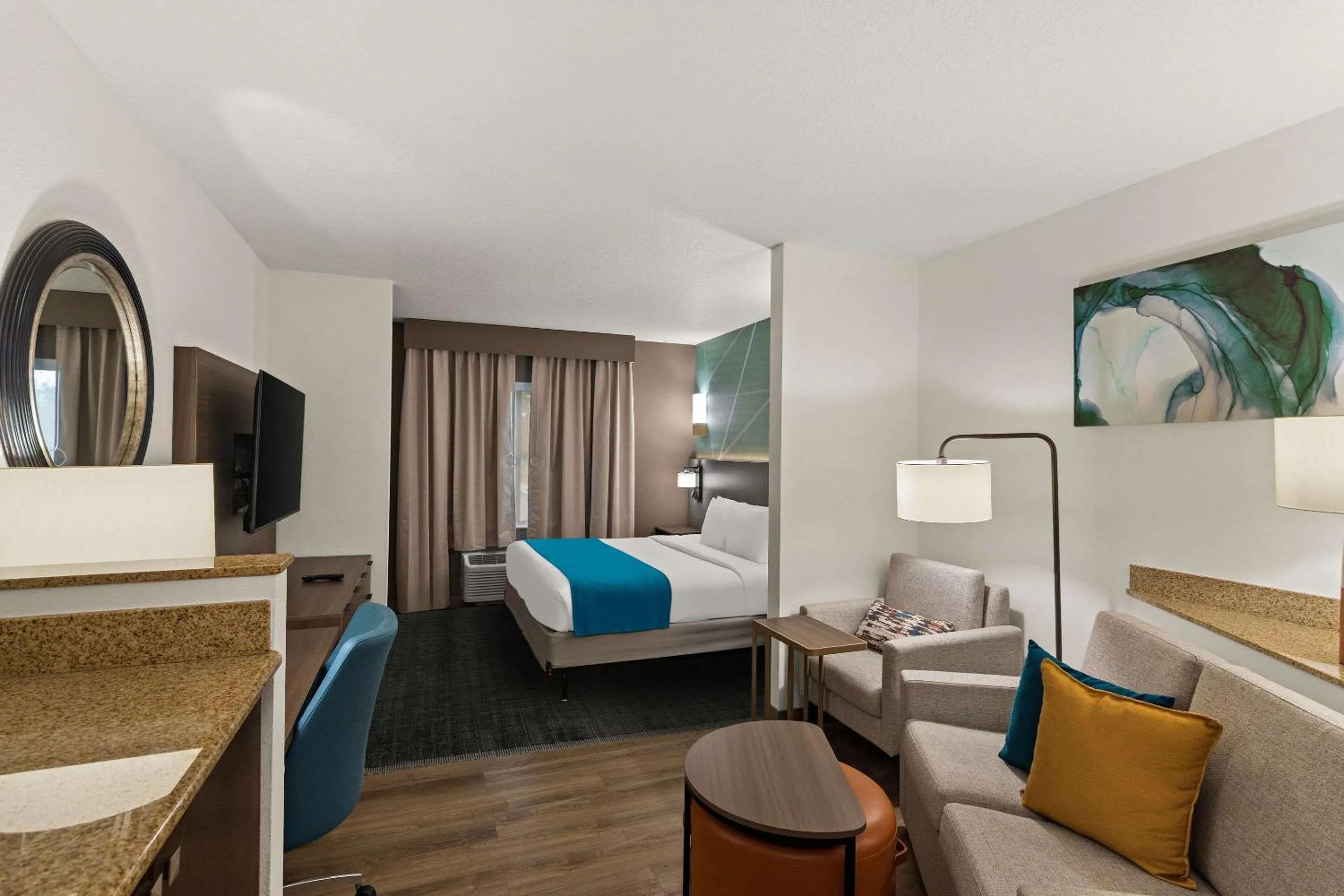 Bedroom, Bed in Comfort Suites Vero Beach I-95