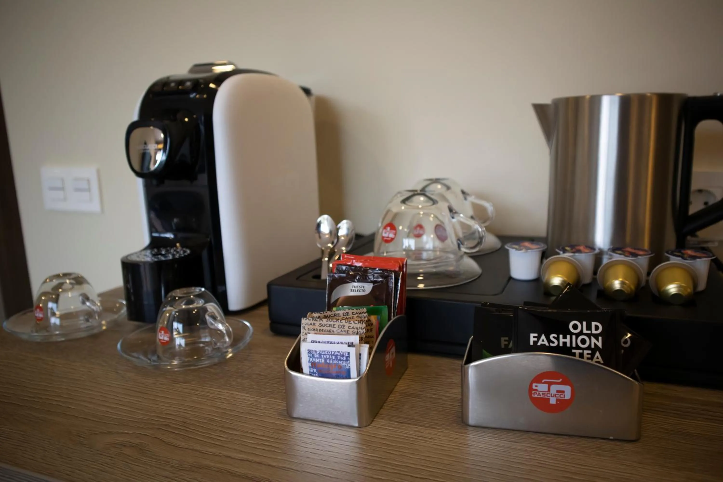 Coffee/tea facilities in Hotel Admiral San Roque