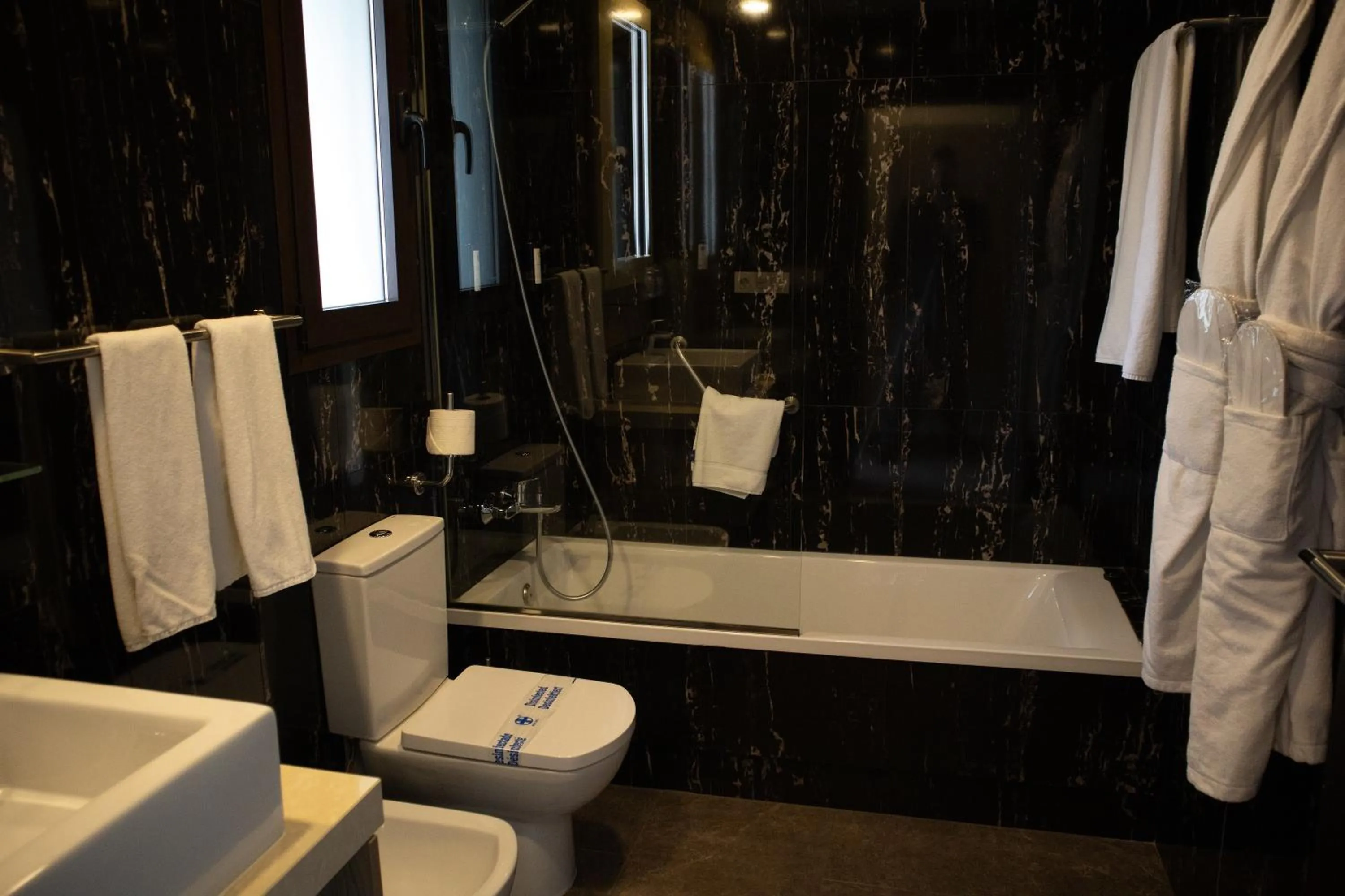 Bathroom in Hotel Admiral San Roque