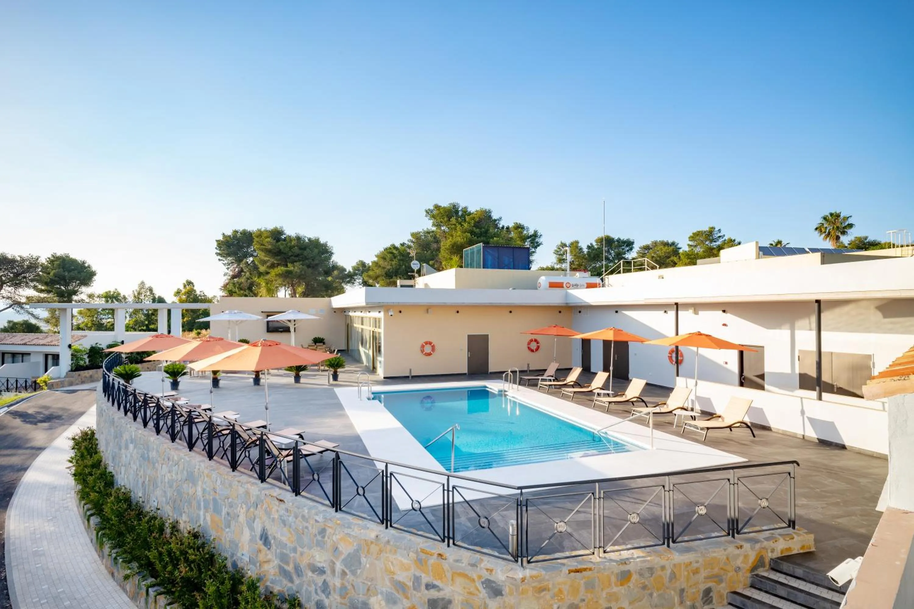 Swimming pool in Hotel Admiral San Roque