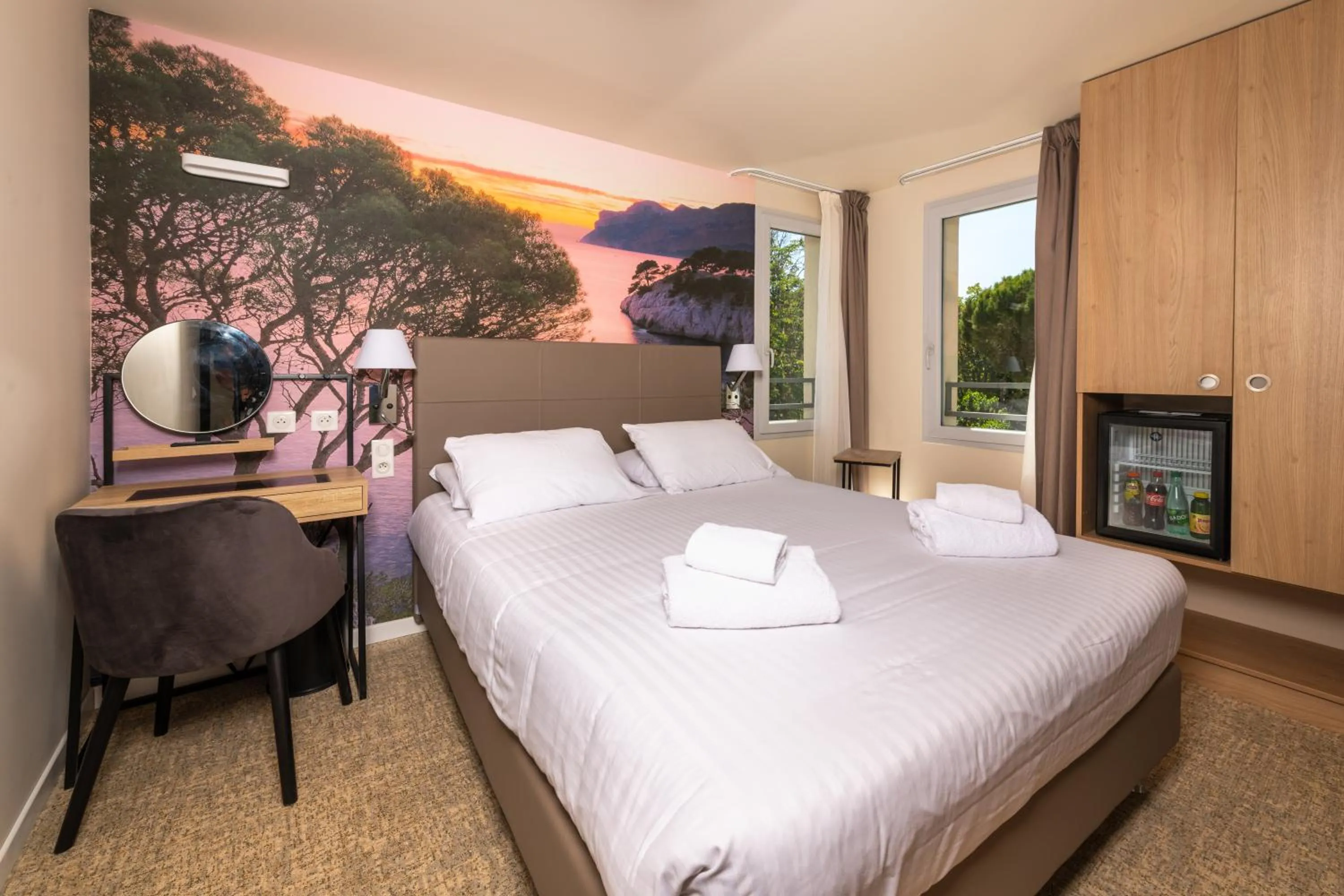 Bed in Best Western Hotel & SPA Coeur De Cassis