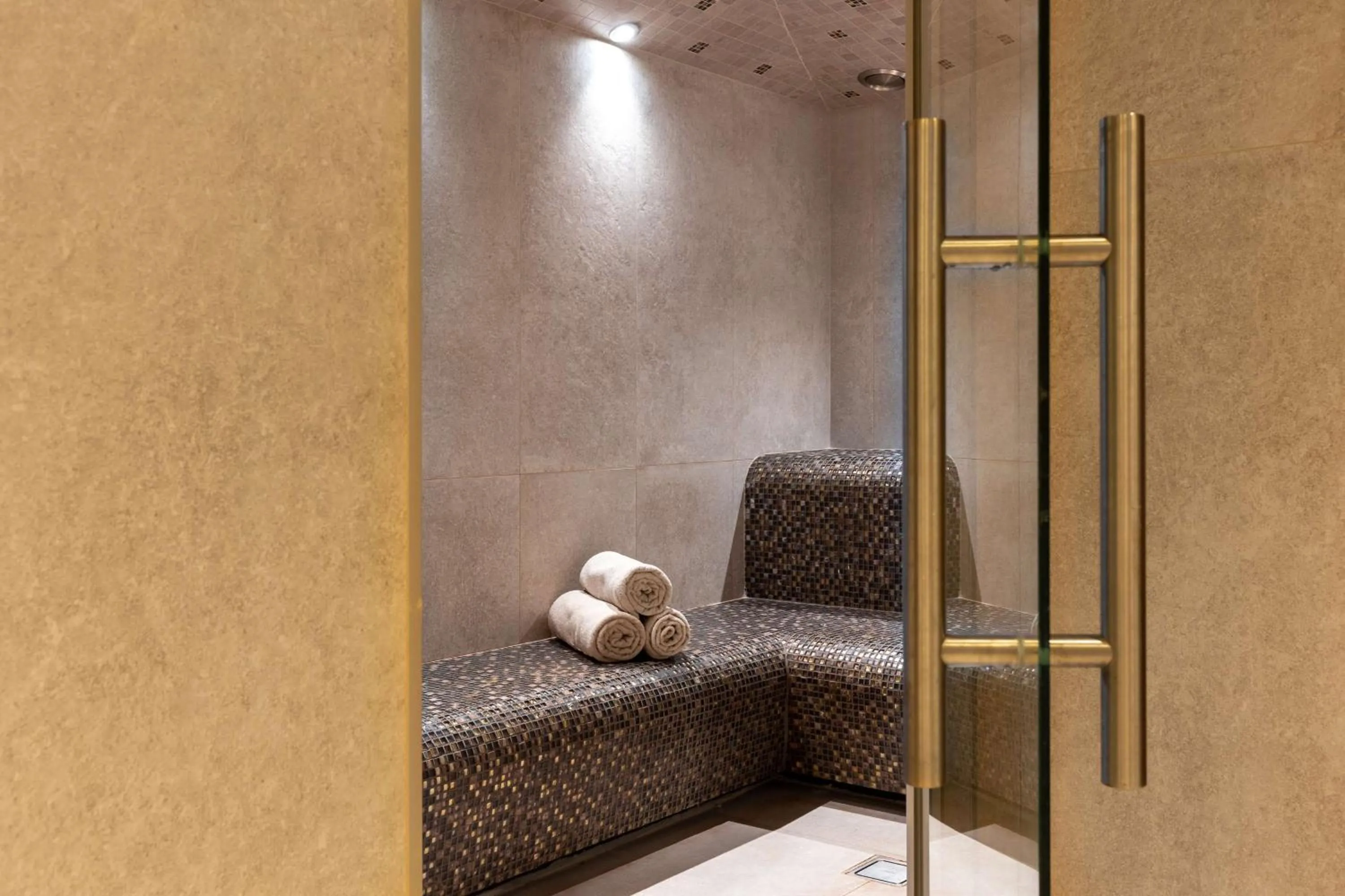 Spa and wellness centre/facilities in Best Western Hotel & SPA Coeur De Cassis