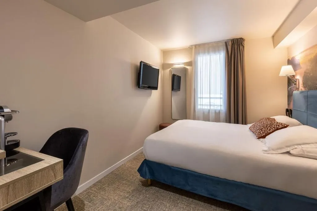 Bed in Best Western Hotel & SPA Coeur De Cassis