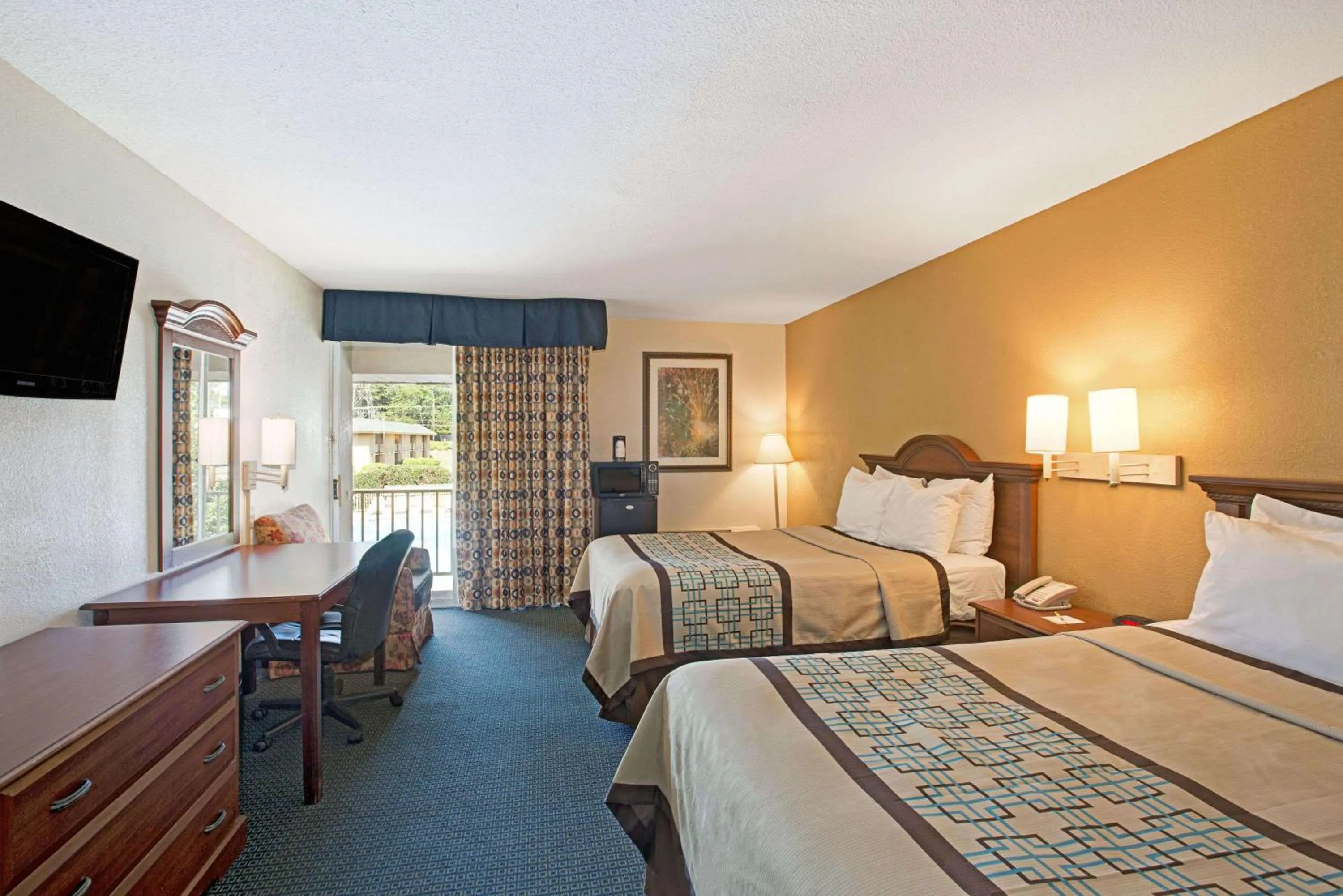 Photo of the whole room, Bed in Days Inn by Wyndham Charlotte/Woodlawn Near Carowinds