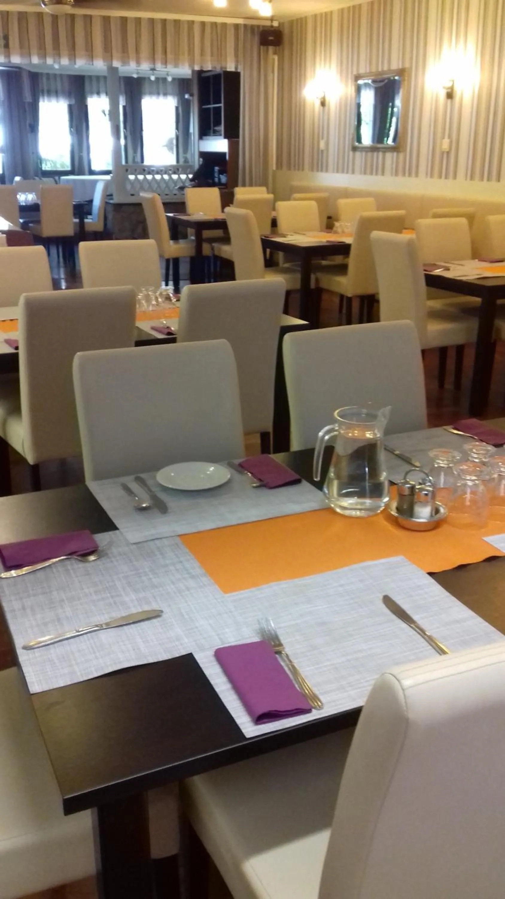 Restaurant/places to eat in Hotel Jogar