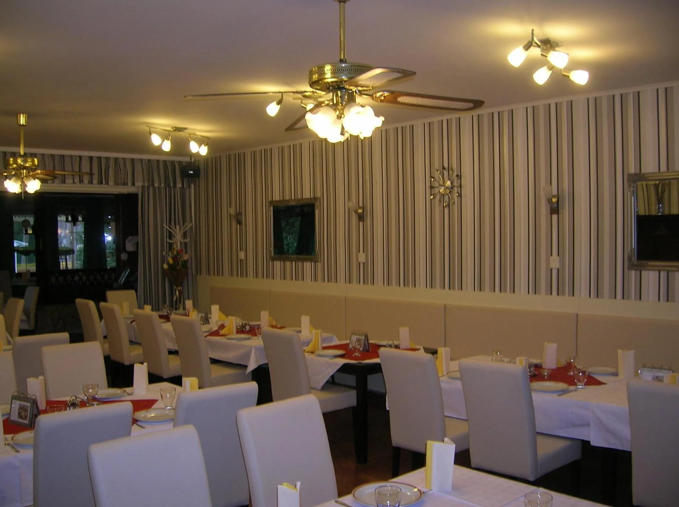 Restaurant/places to eat in Hotel Jogar