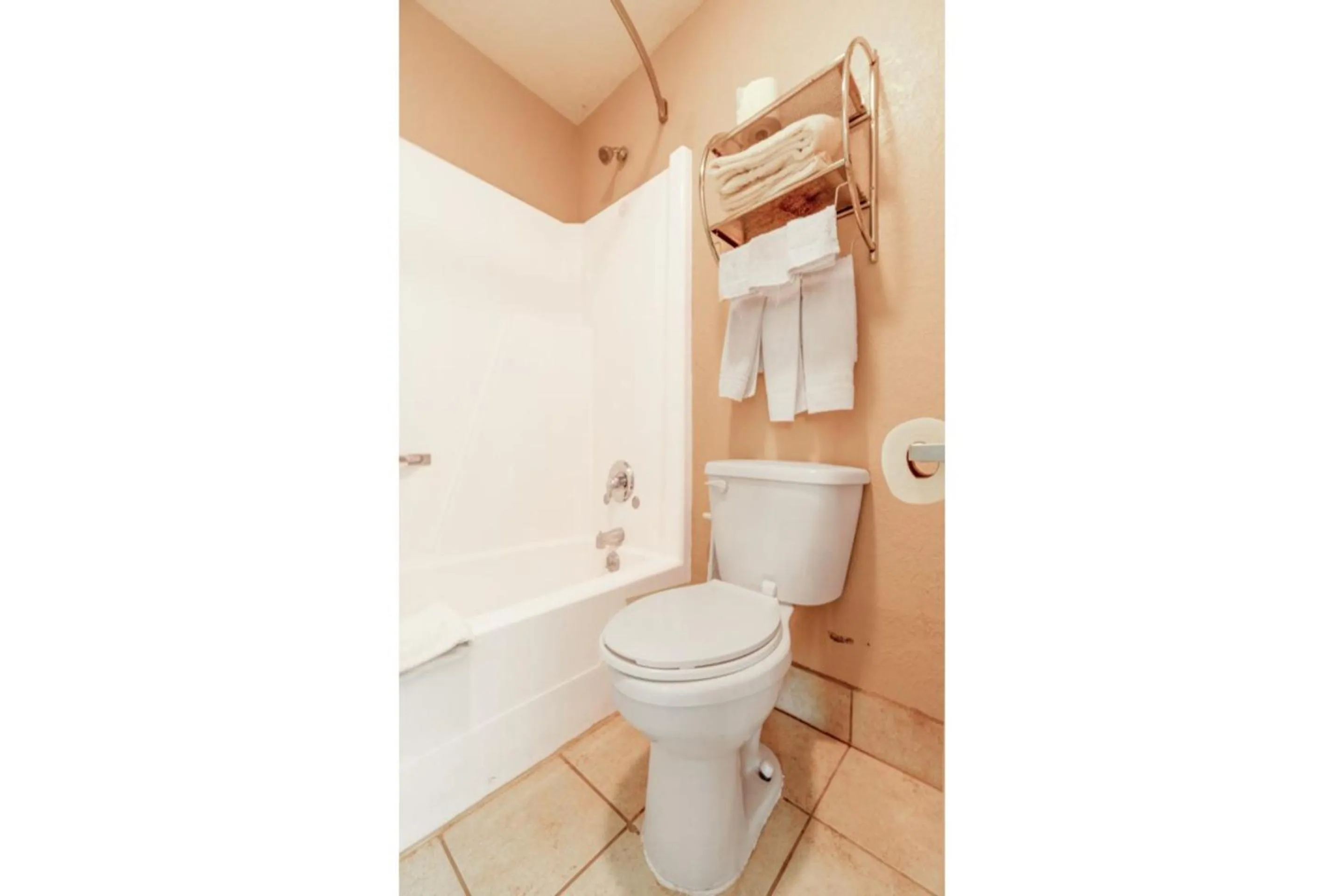 Bathroom in Stamford Inn By OYO