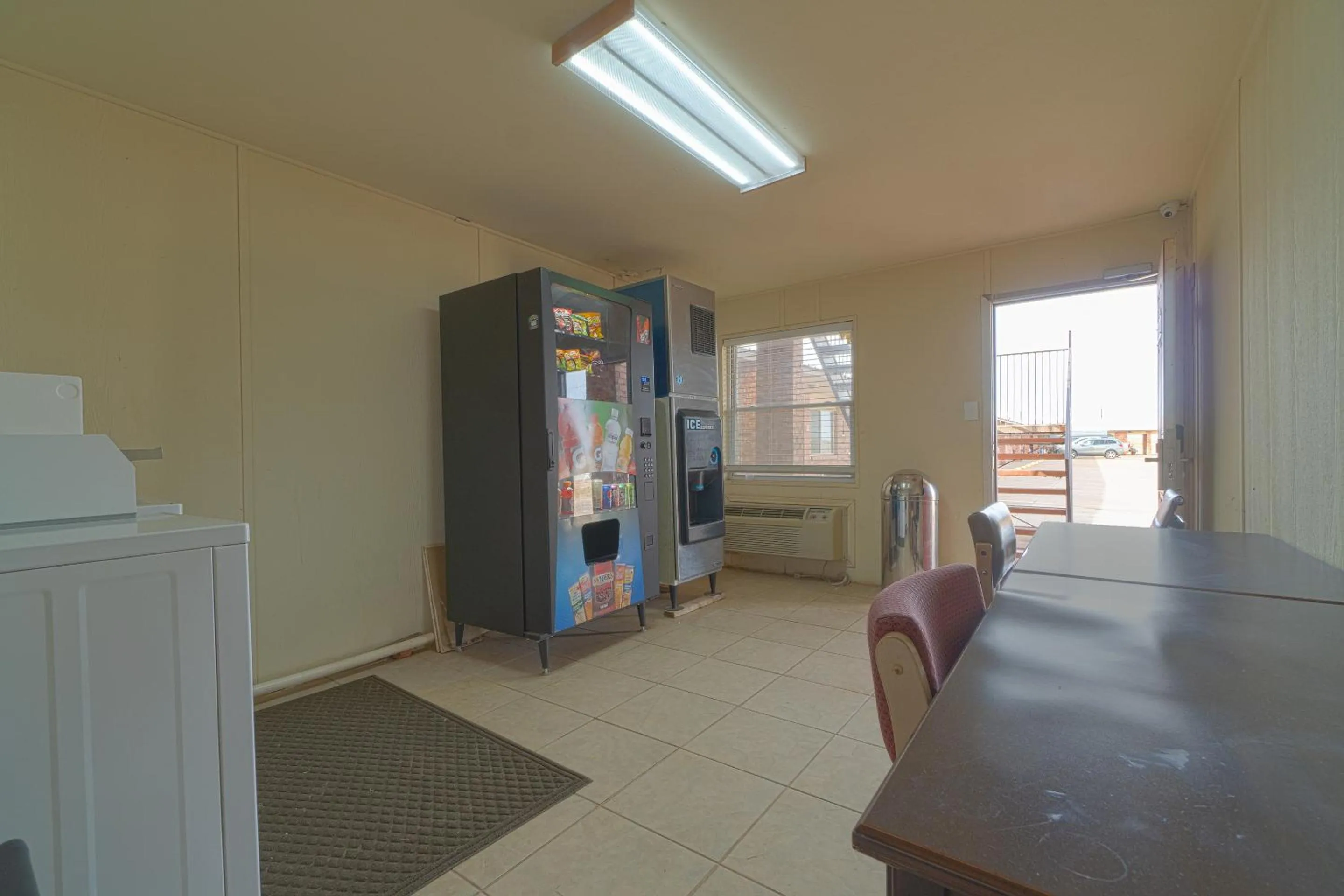 vending machine in Stamford Inn By OYO