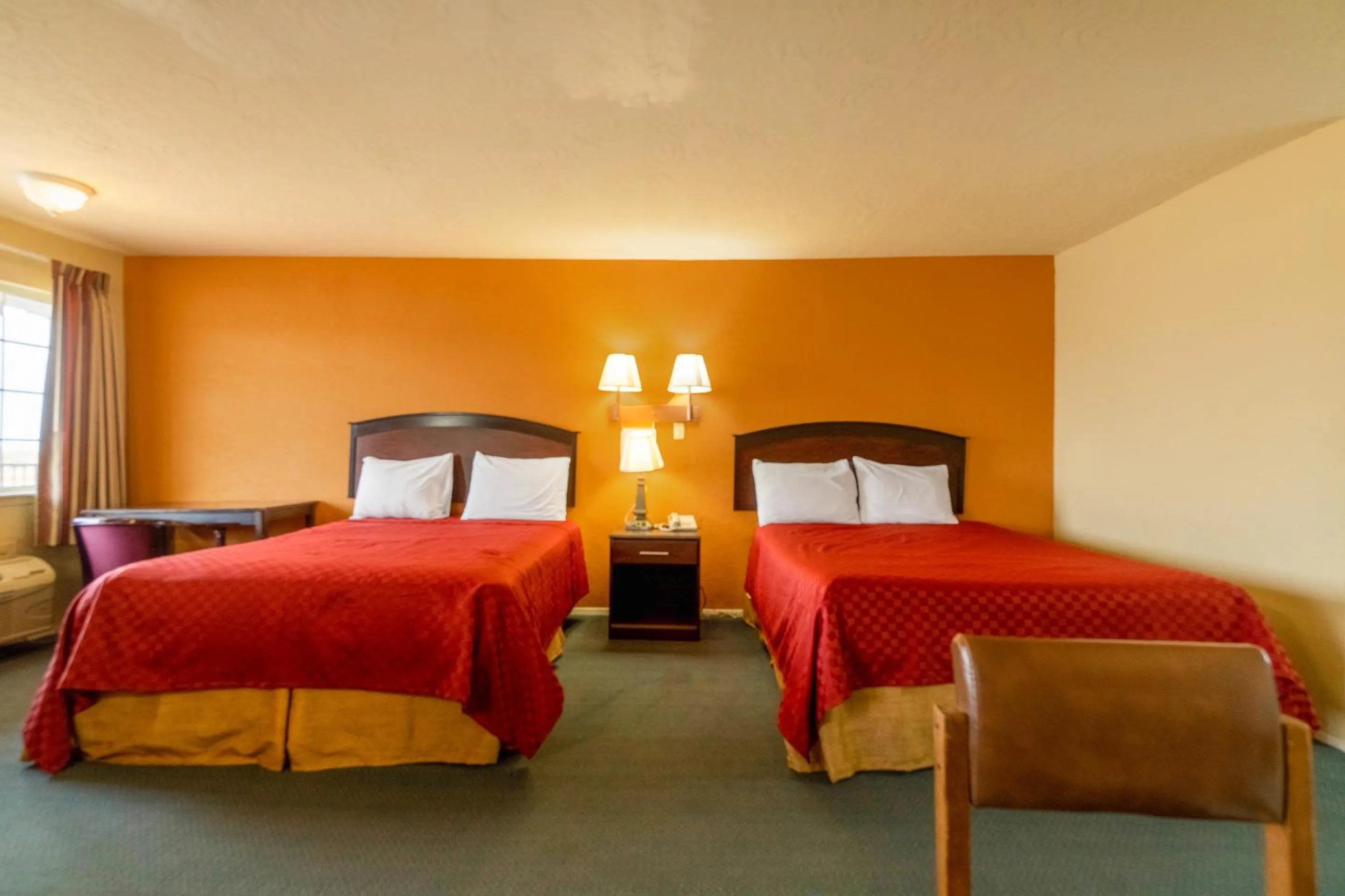 Bedroom in Stamford Inn By OYO